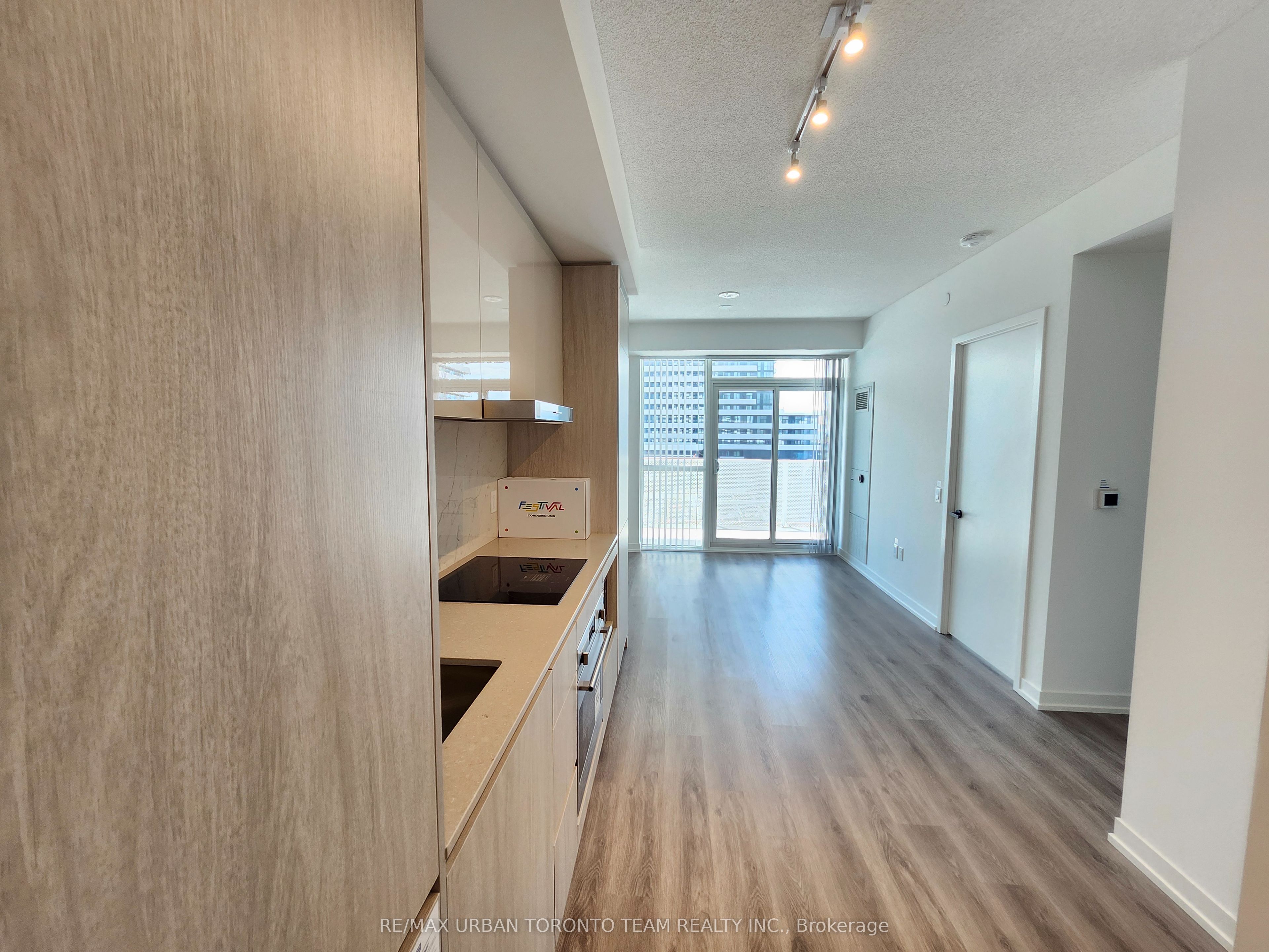 Unit 521 - 28 Interchange Way, Vaughan 2