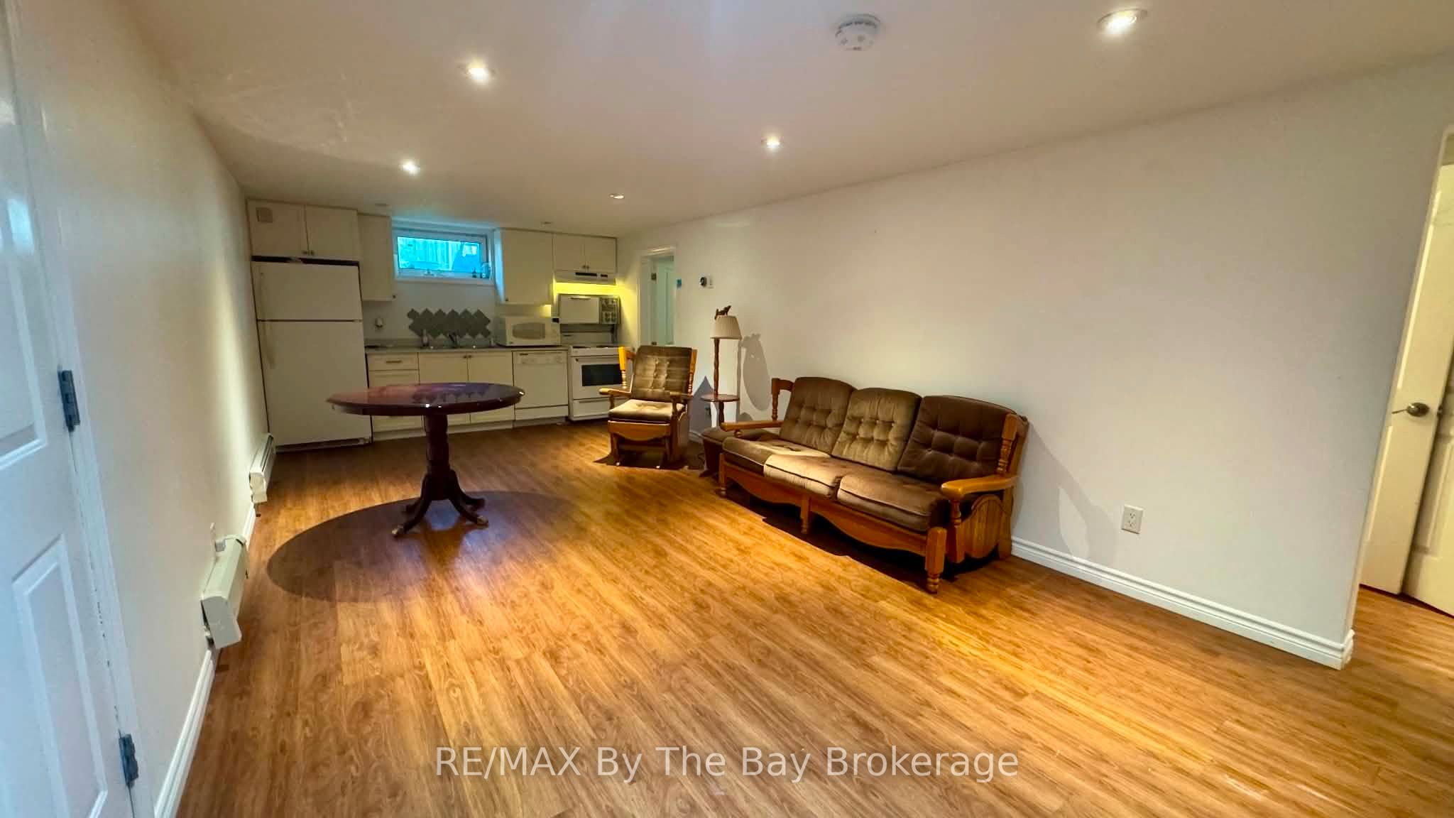 Unit Lower Unit - 130 Letitia Street, Barrie 2