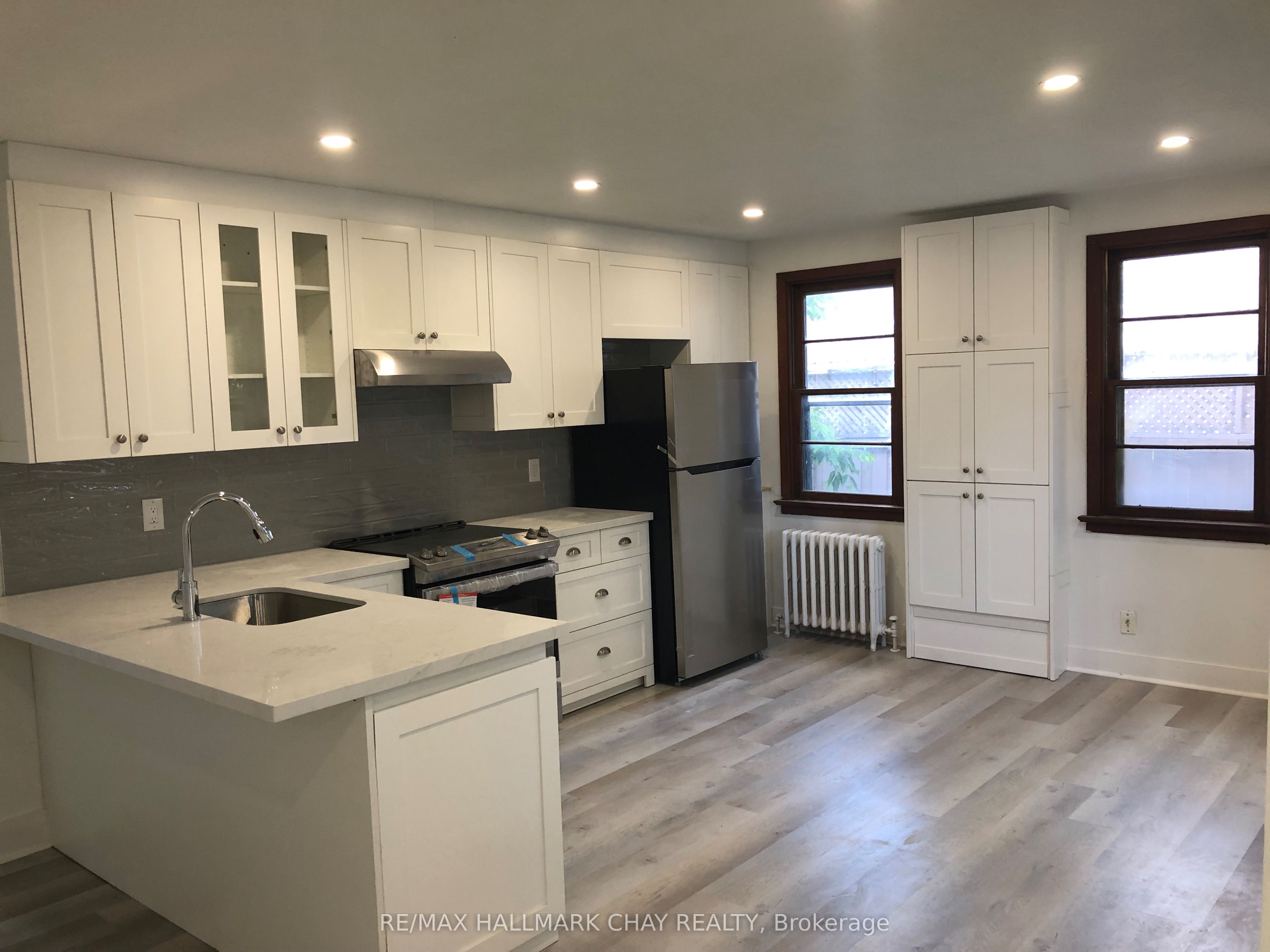 34 Cundles Road E, Barrie 3