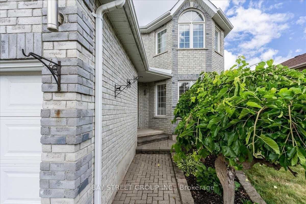 62 Summerset Drive, Barrie 3