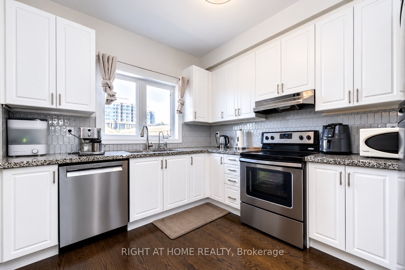 92 Pearcey Crescent, Barrie 4