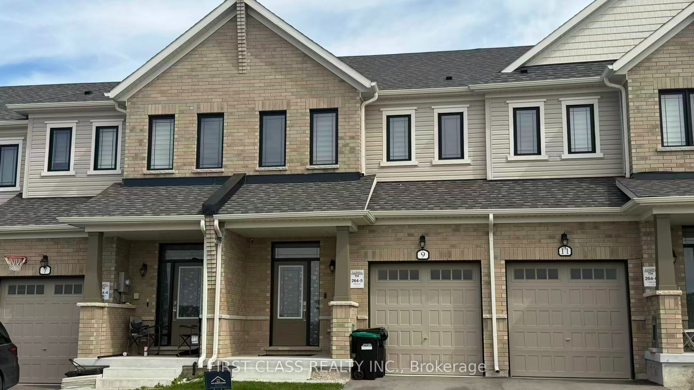 9 Milady Crescent, Barrie 2