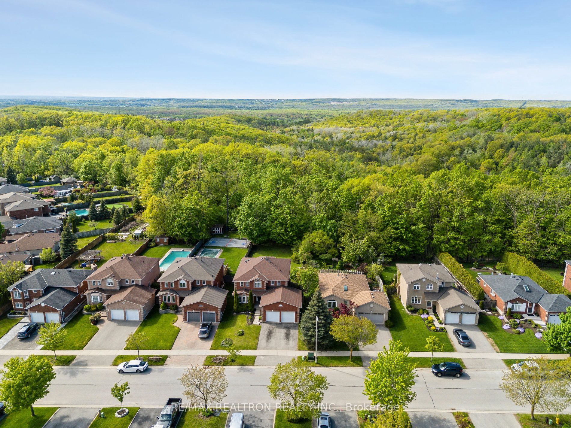 50 Holly Meadow Road, Barrie 3