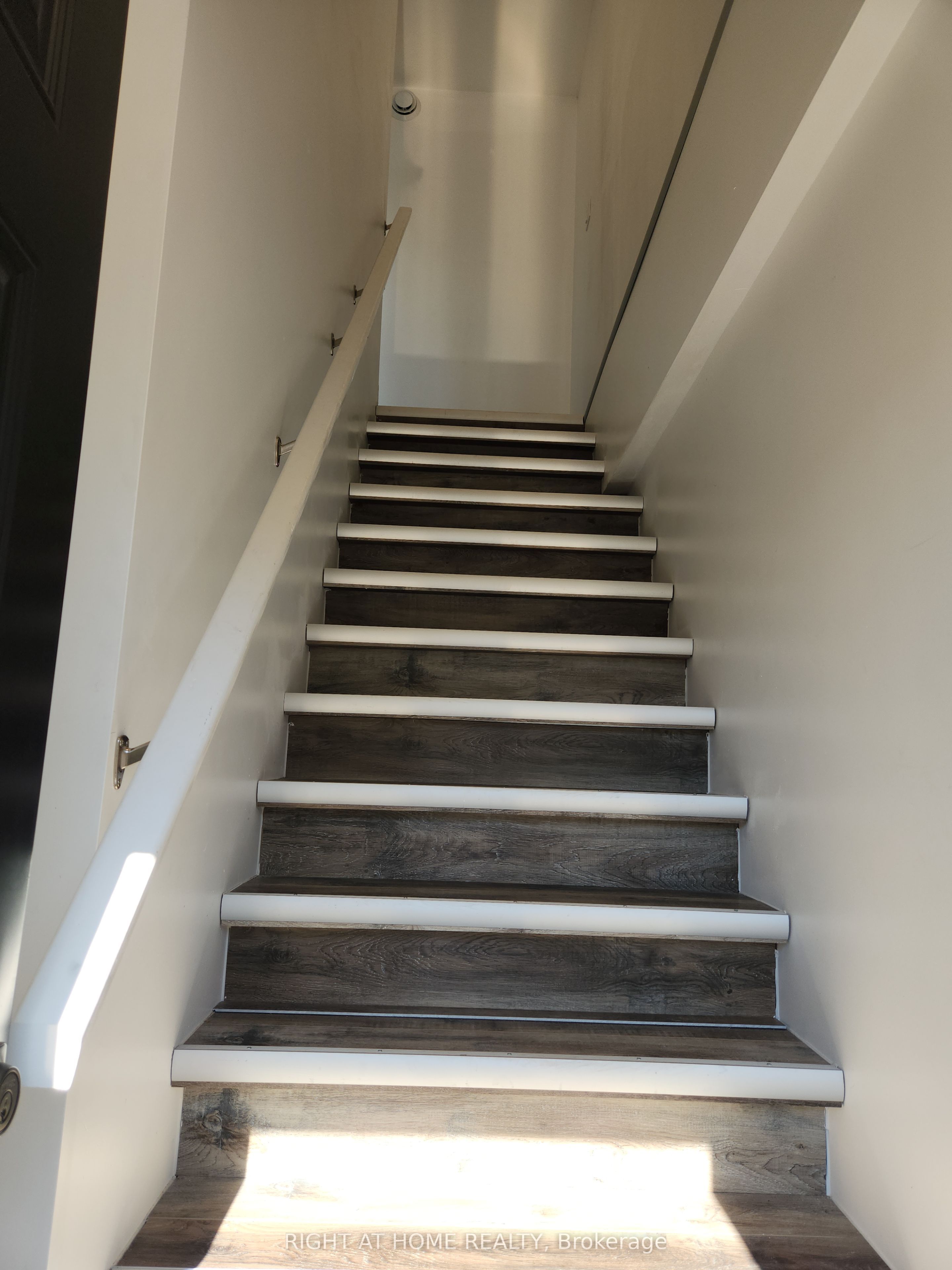 Unit 205 - 9 Queen Street W, Springwater 3