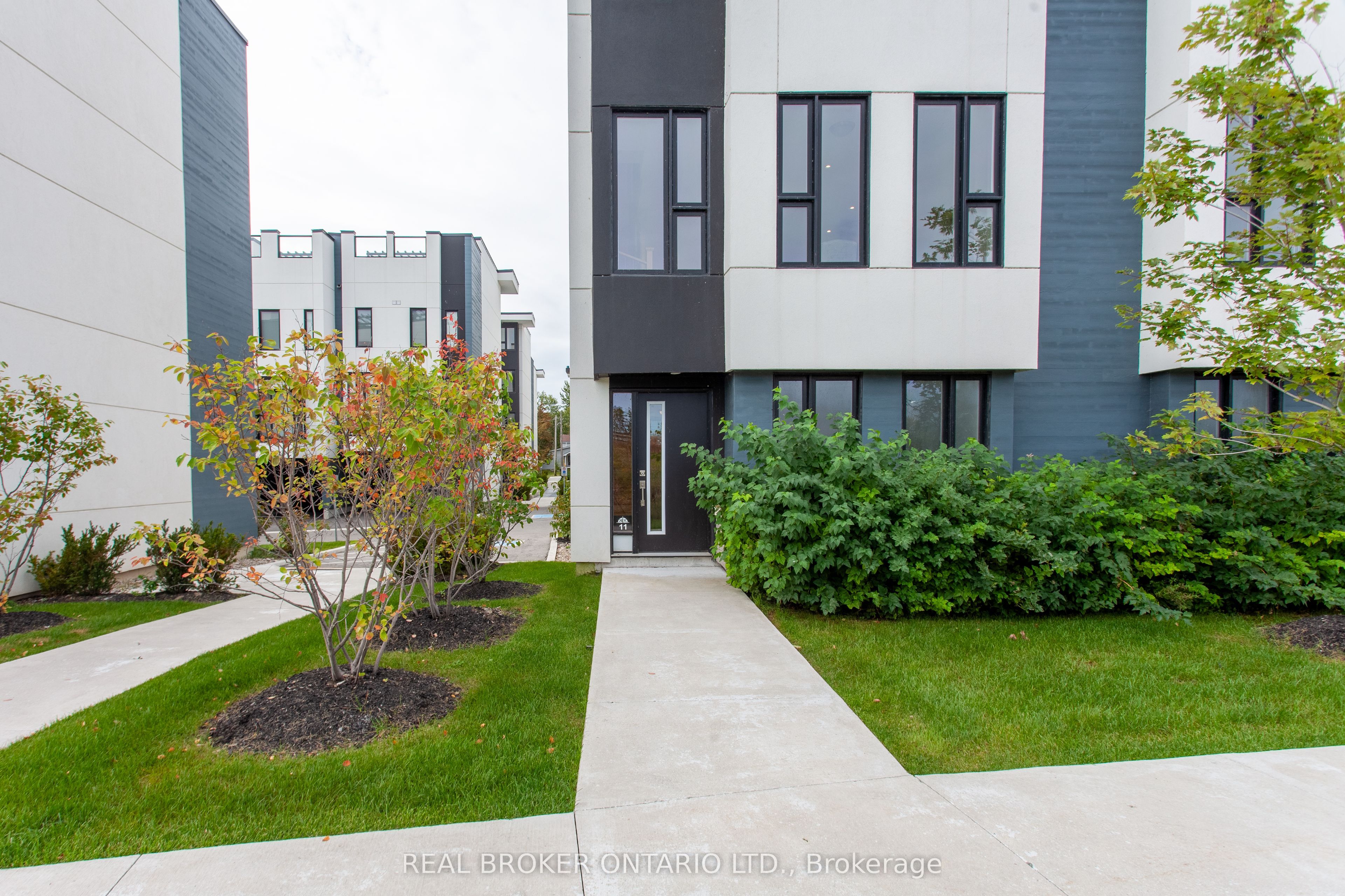 11 Mariners Pier Way, Orillia 2
