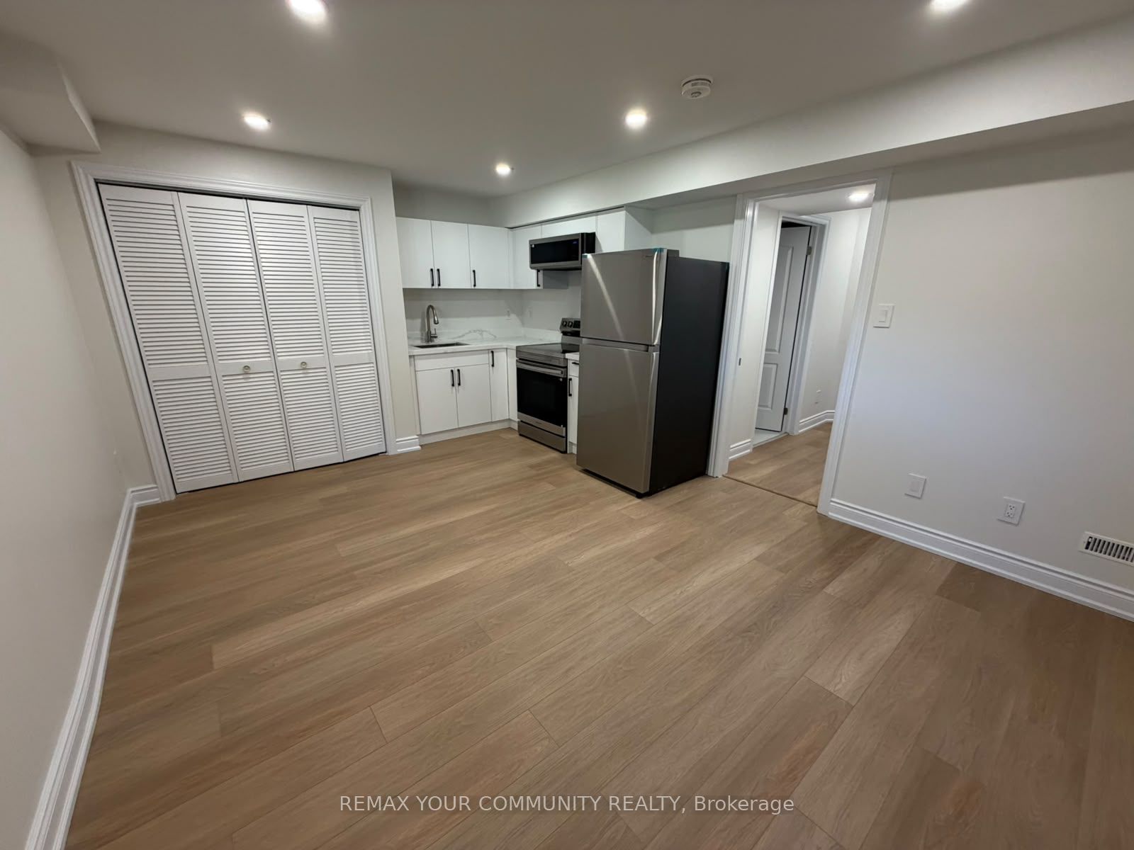 281 Ferndale Drive S, Barrie 3