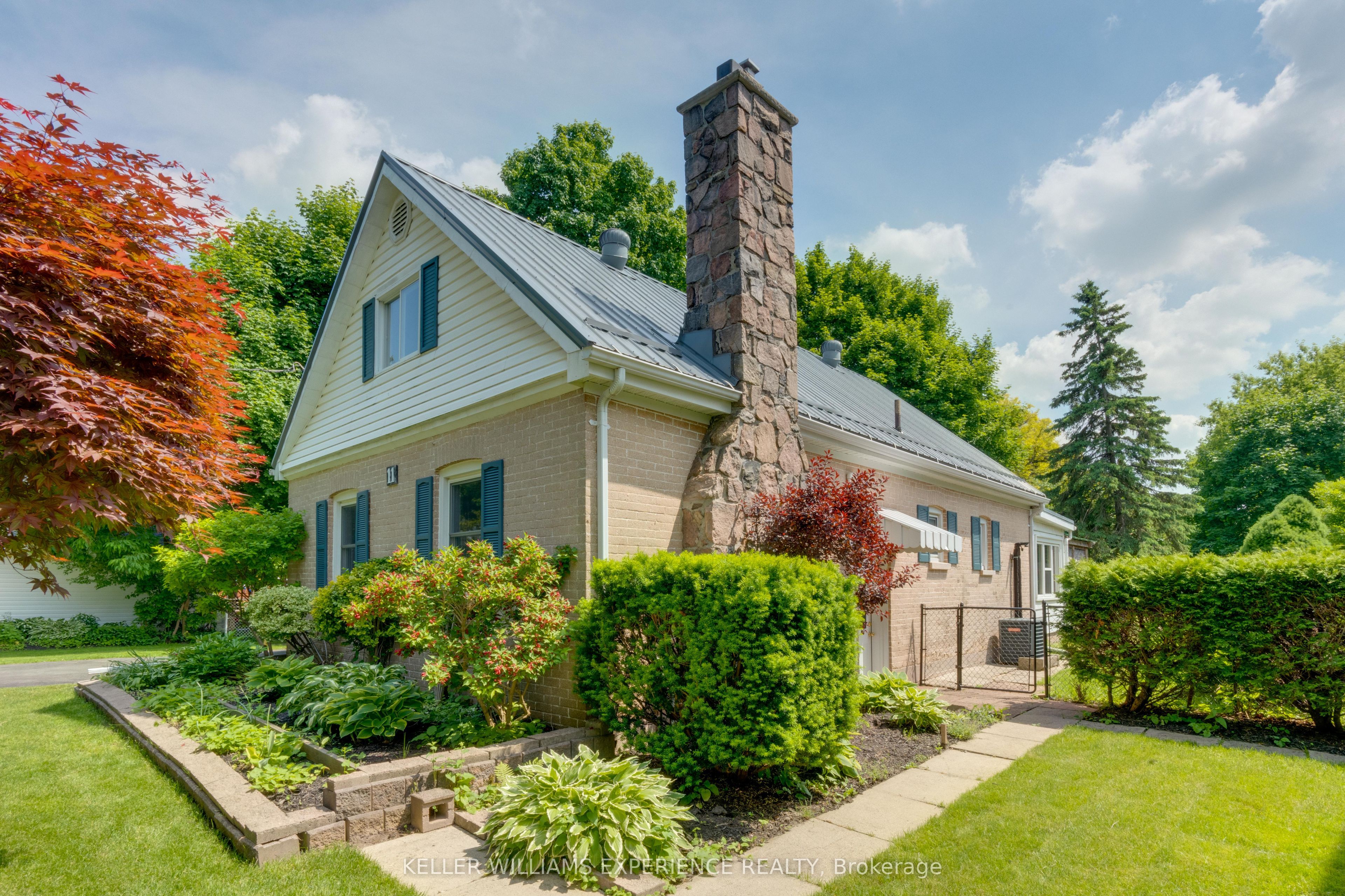 11 NAPIER St, Barrie, Ontario L4M1W1 Sold History HouseSigma