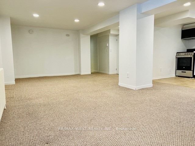 Unit Bsmt - 27 Oakview Avenue, Toronto 4