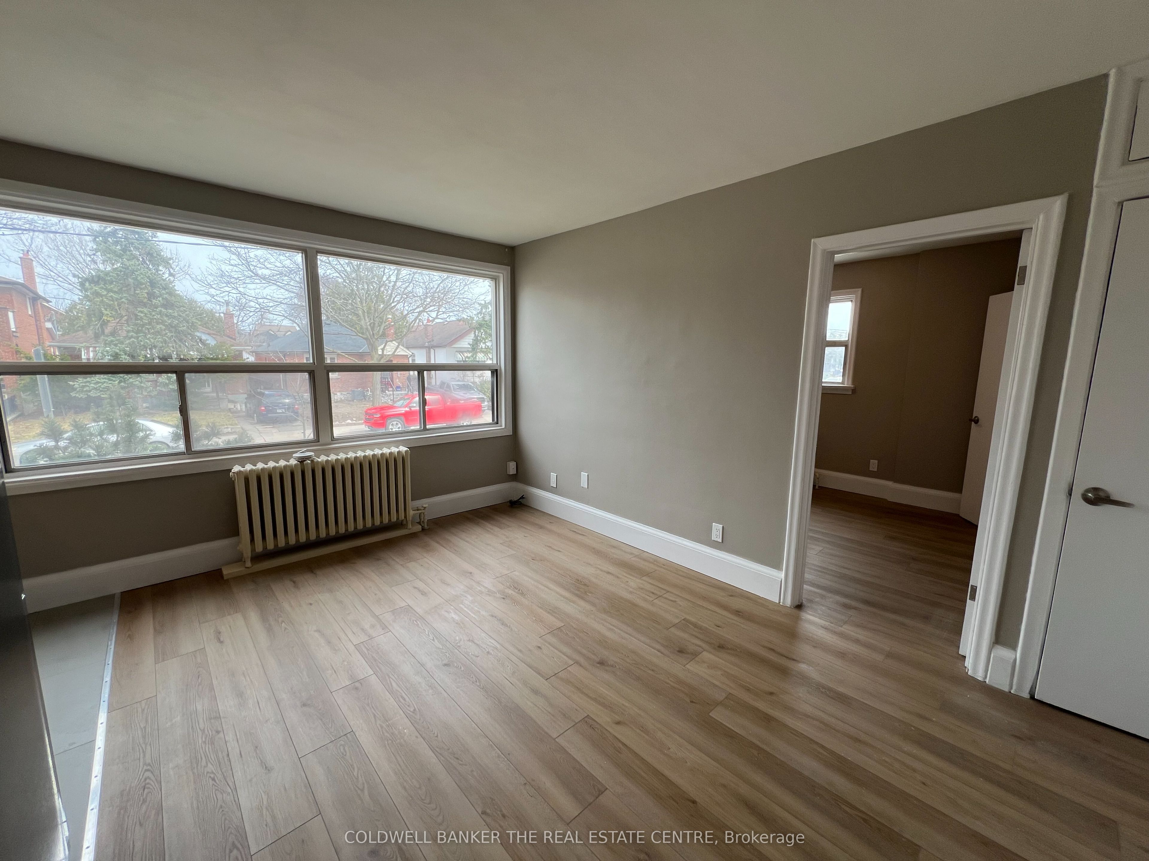 Unit 4 - 108 Grandville Avenue, Toronto 3