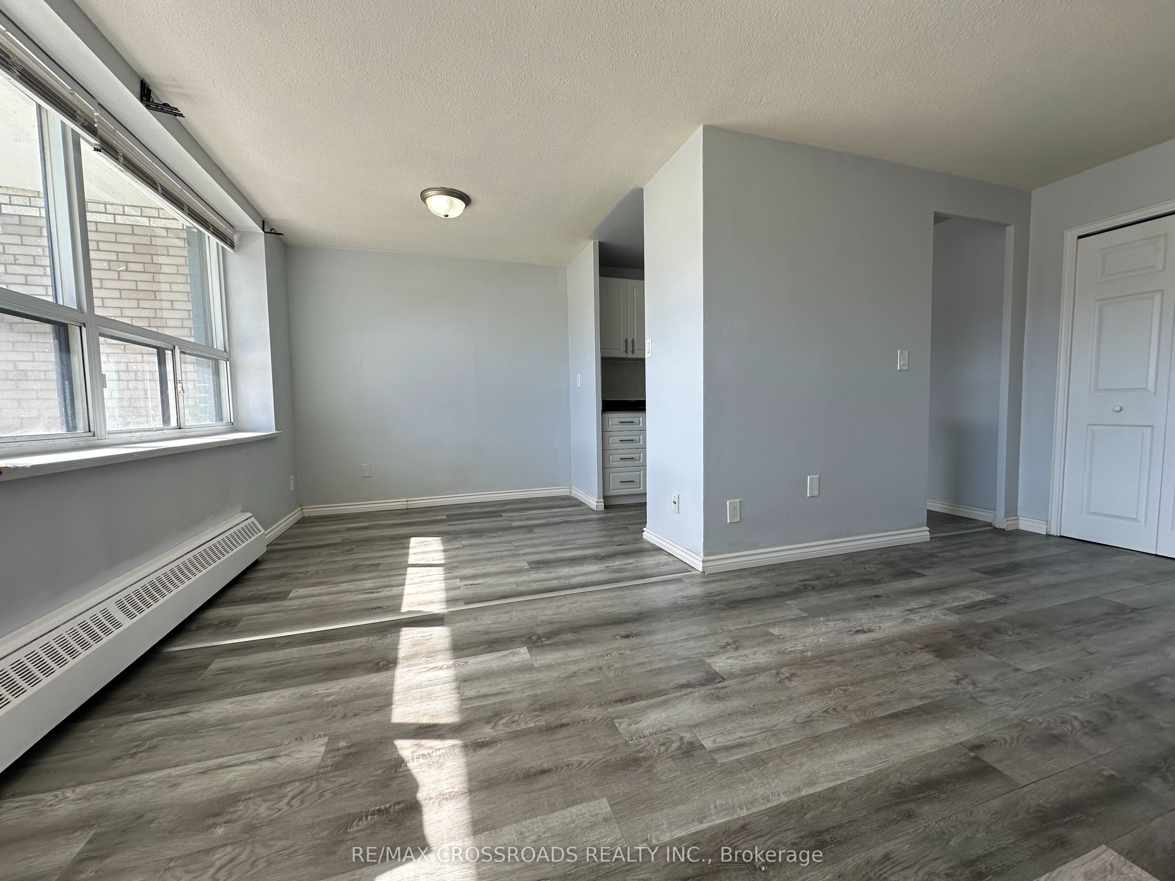 Unit 102 - 363 Lakeshore Road E, Mississauga 3