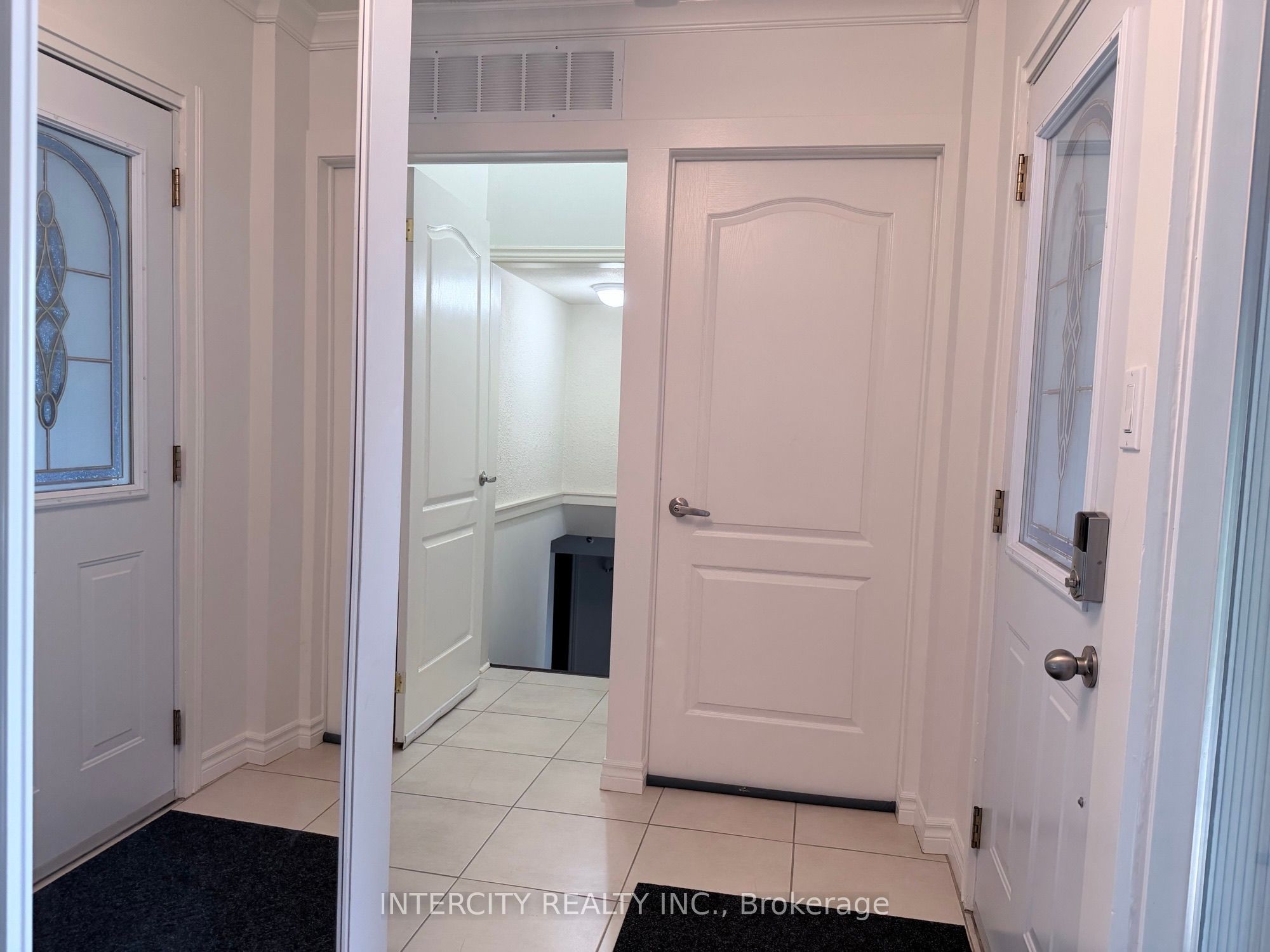 36 Strathburn Boulevard, North York 4