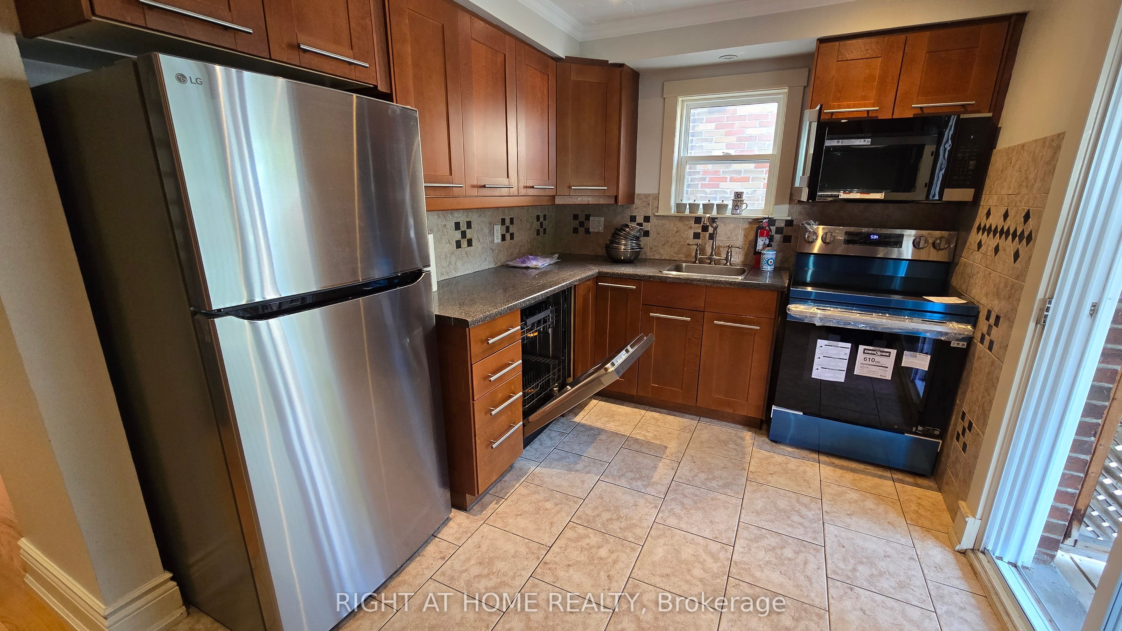 43 Bowie Avenue, Toronto 5