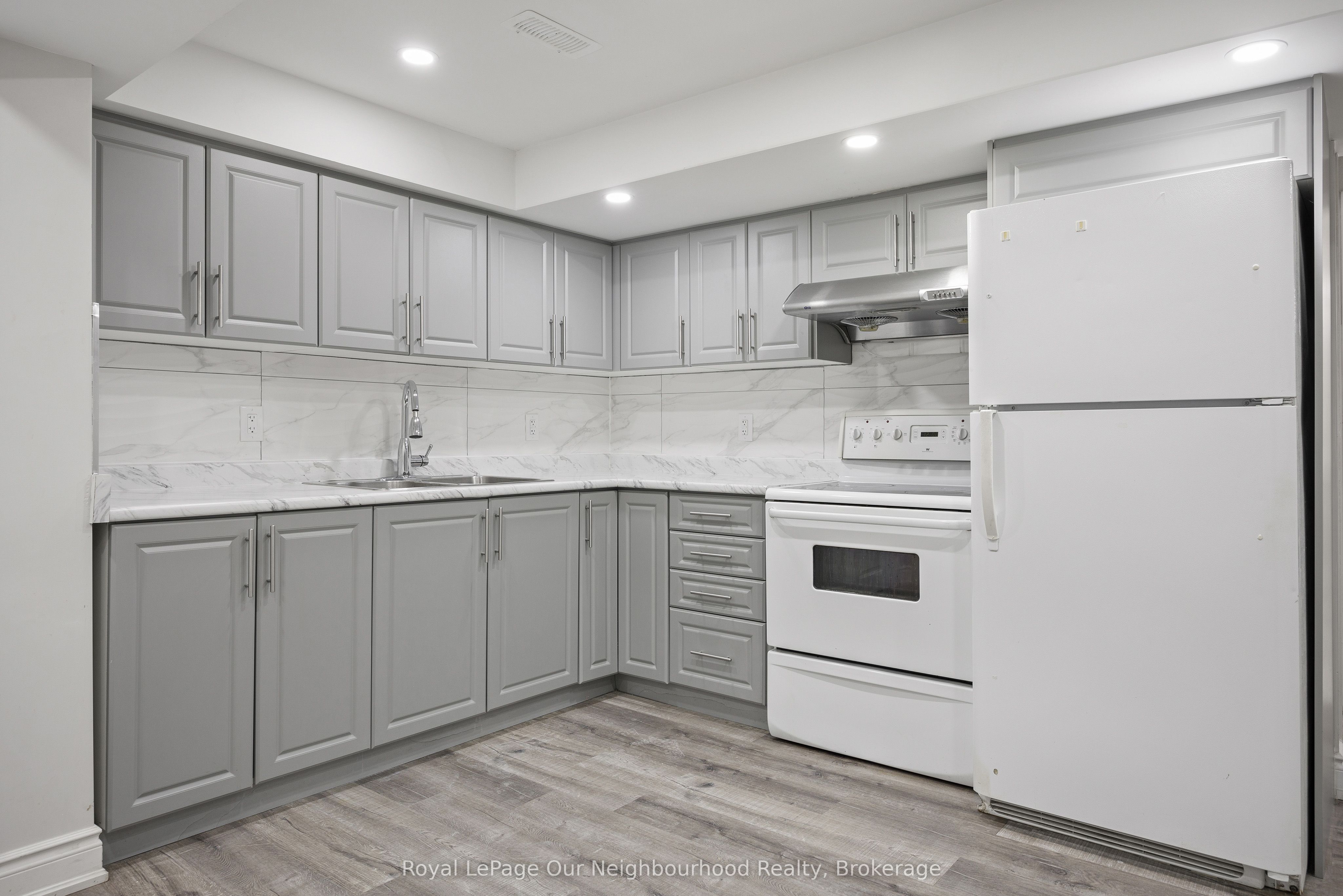 Unit Bsmt - 206 Sunny Meadow Boulevard, Brampton 2