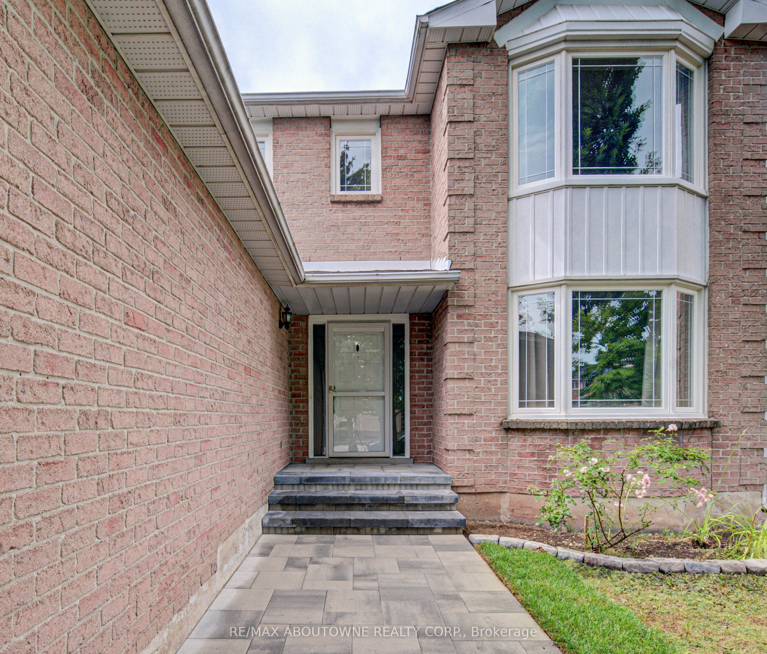426 PARKLANE Road, Oakville 3