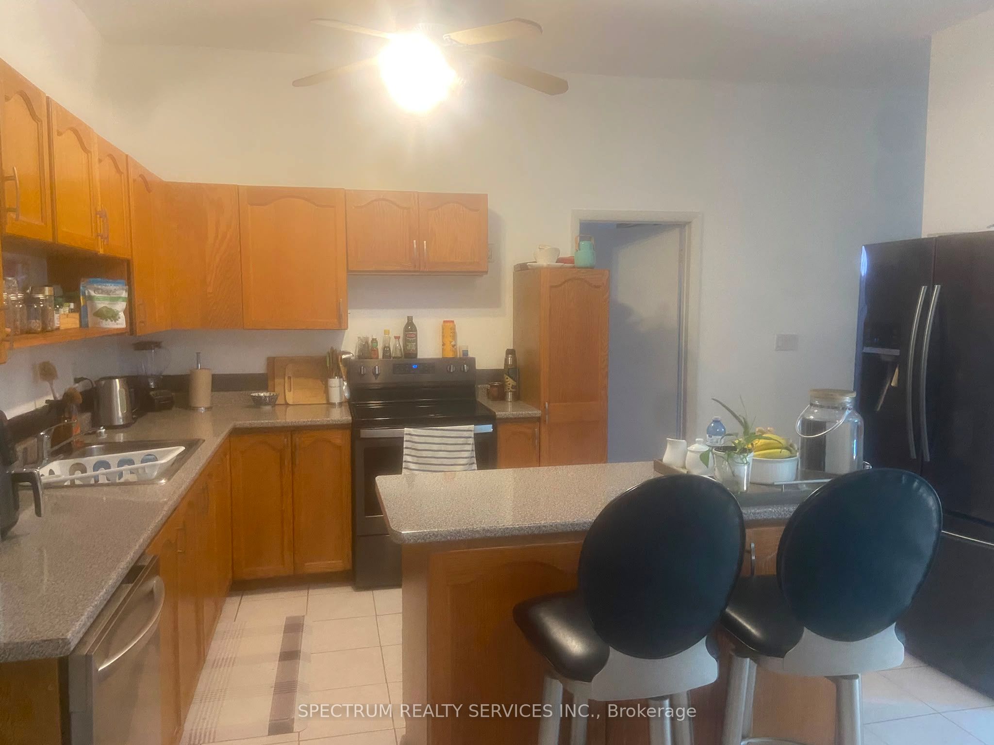 Unit Rear Main Floor Loft - 3126 Dundas Street W, Toronto 2