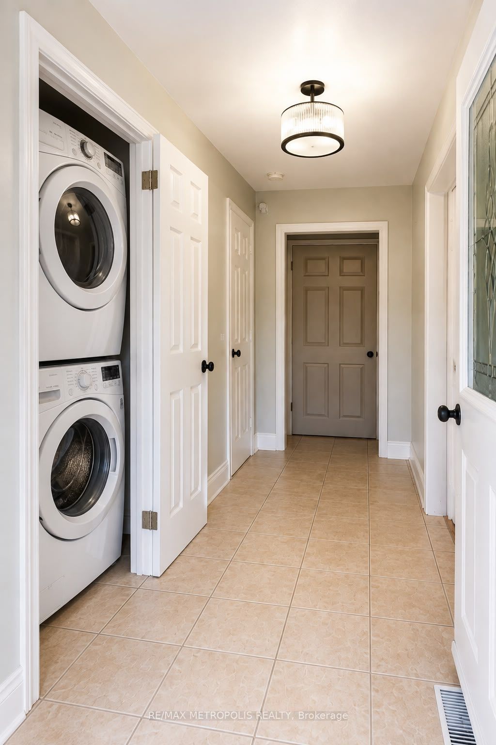 Unit Upper - 37 Carlyle Crescent, Brampton 3