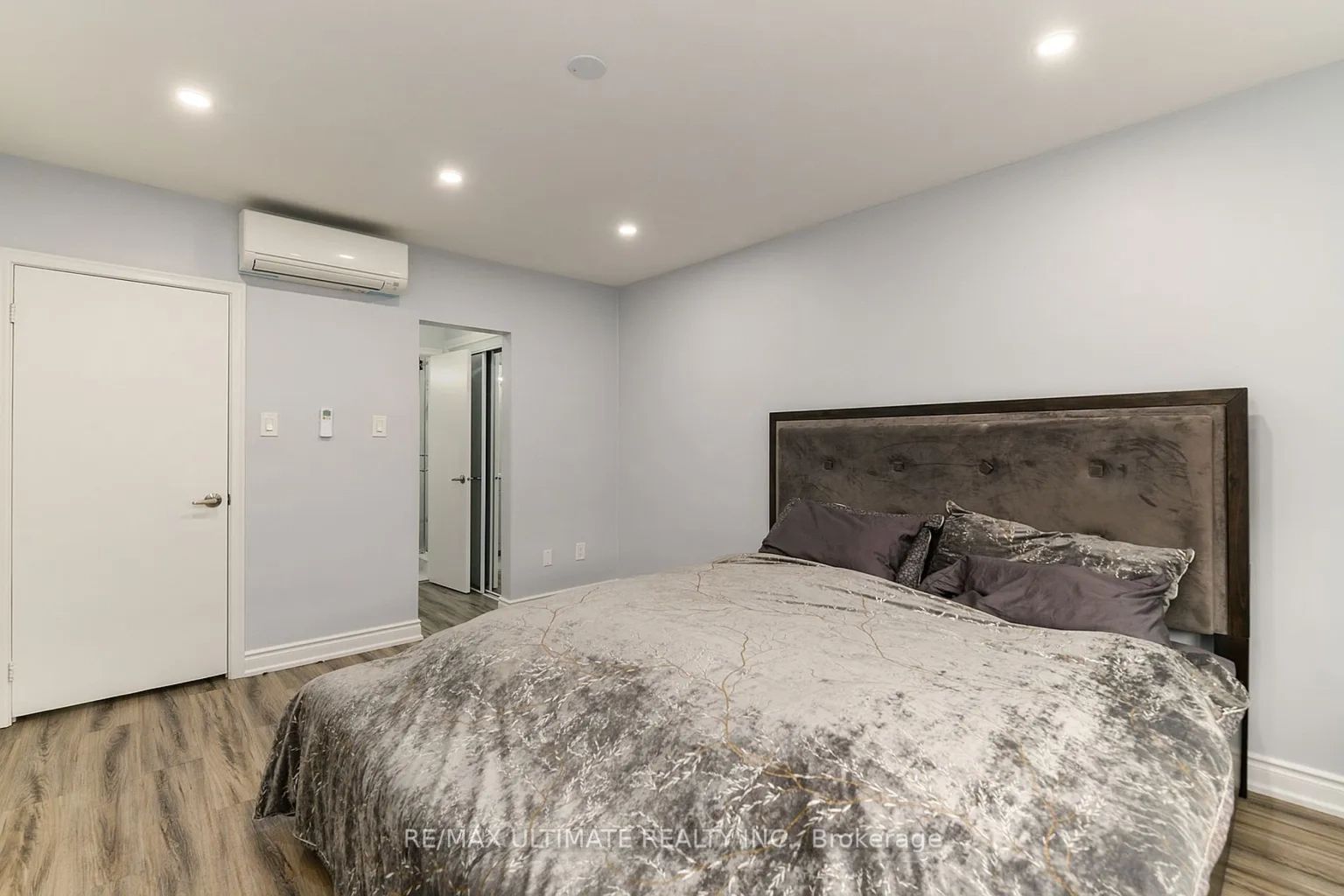 Unit 2 - 749 Marlee Avenue, North York 5