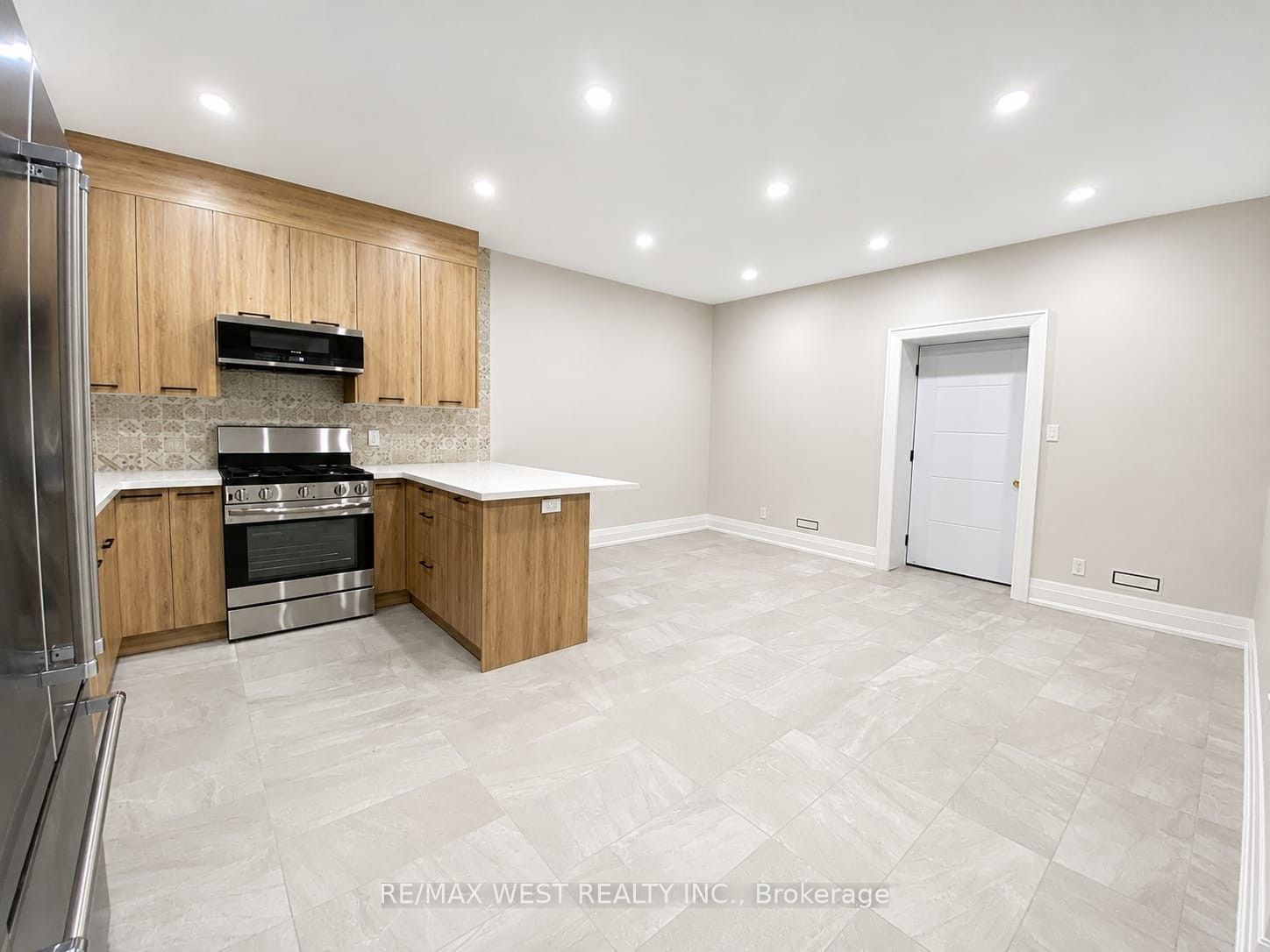 Unit Basement - 58 Aura Lea Boulevard, North York 2