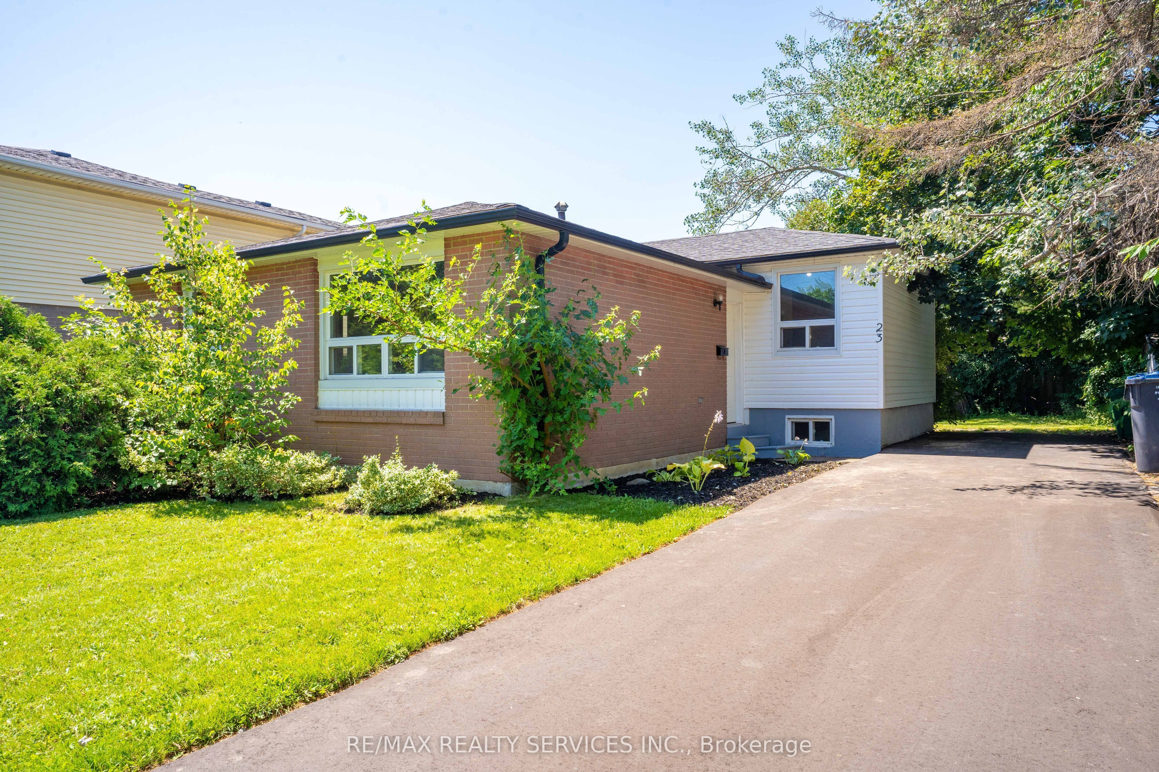 Unit Upper Level - 23 Fidelia Crescent, Brampton 4