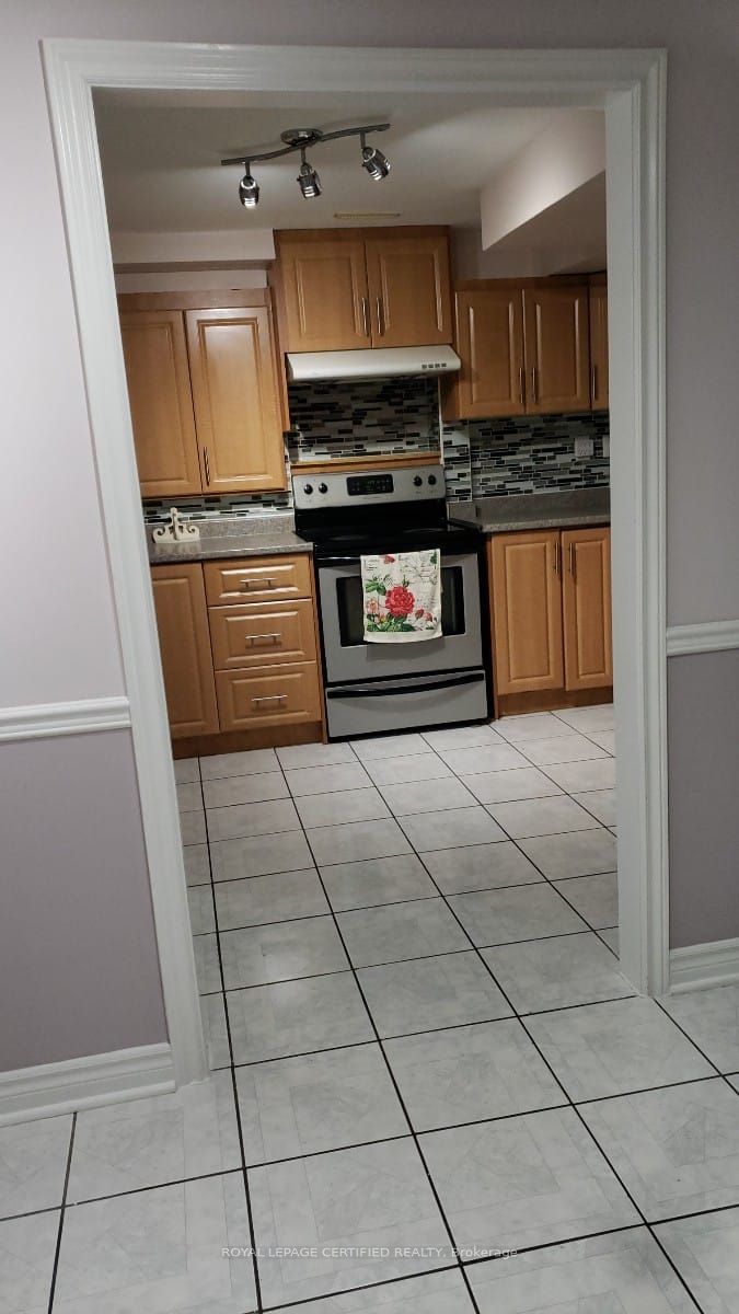 Unit Bsmt - 44 Red Cedar Crescent, Brampton 2