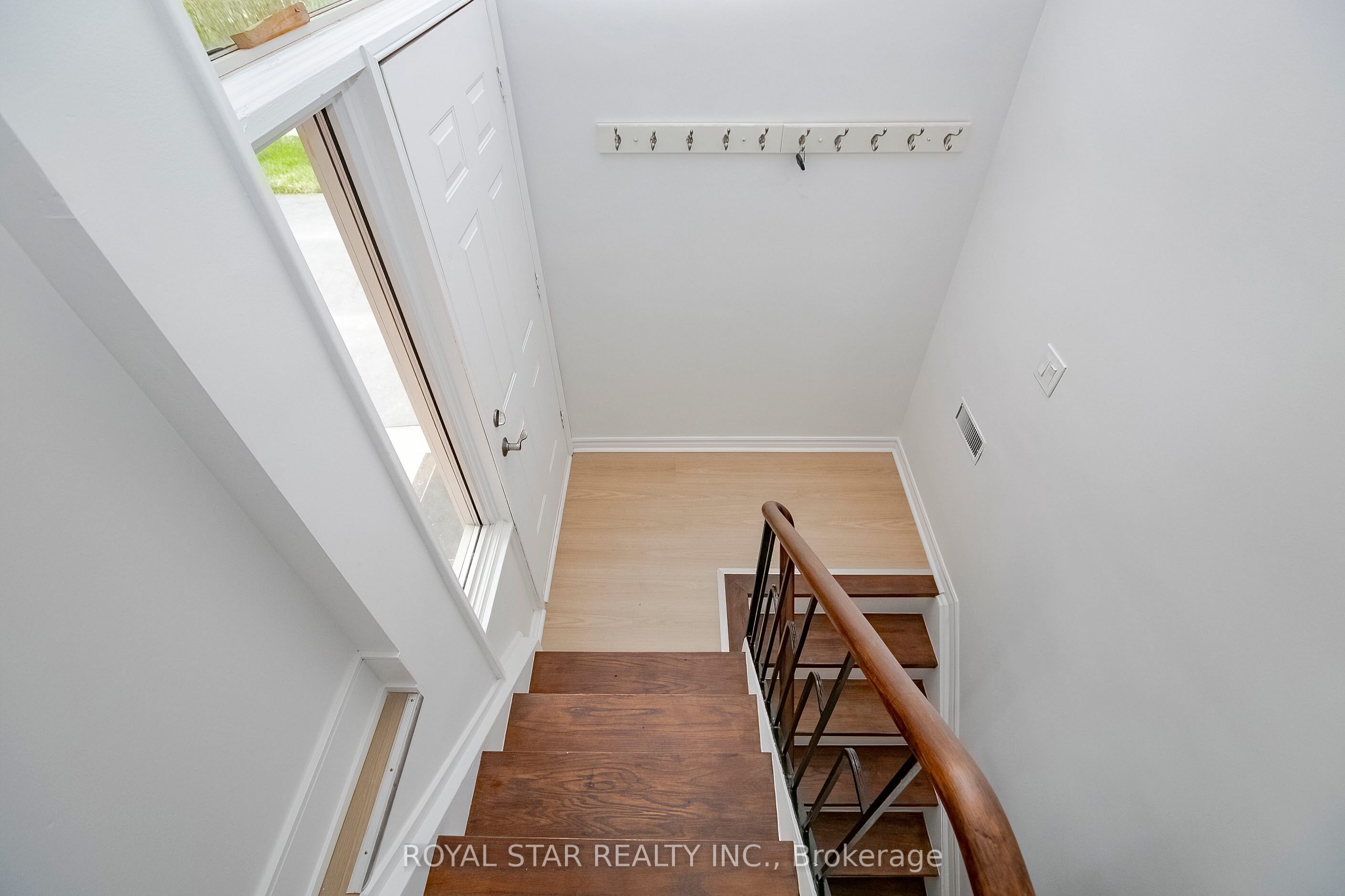 Unit Upper - 114 Wincott Drive, Etobicoke 3