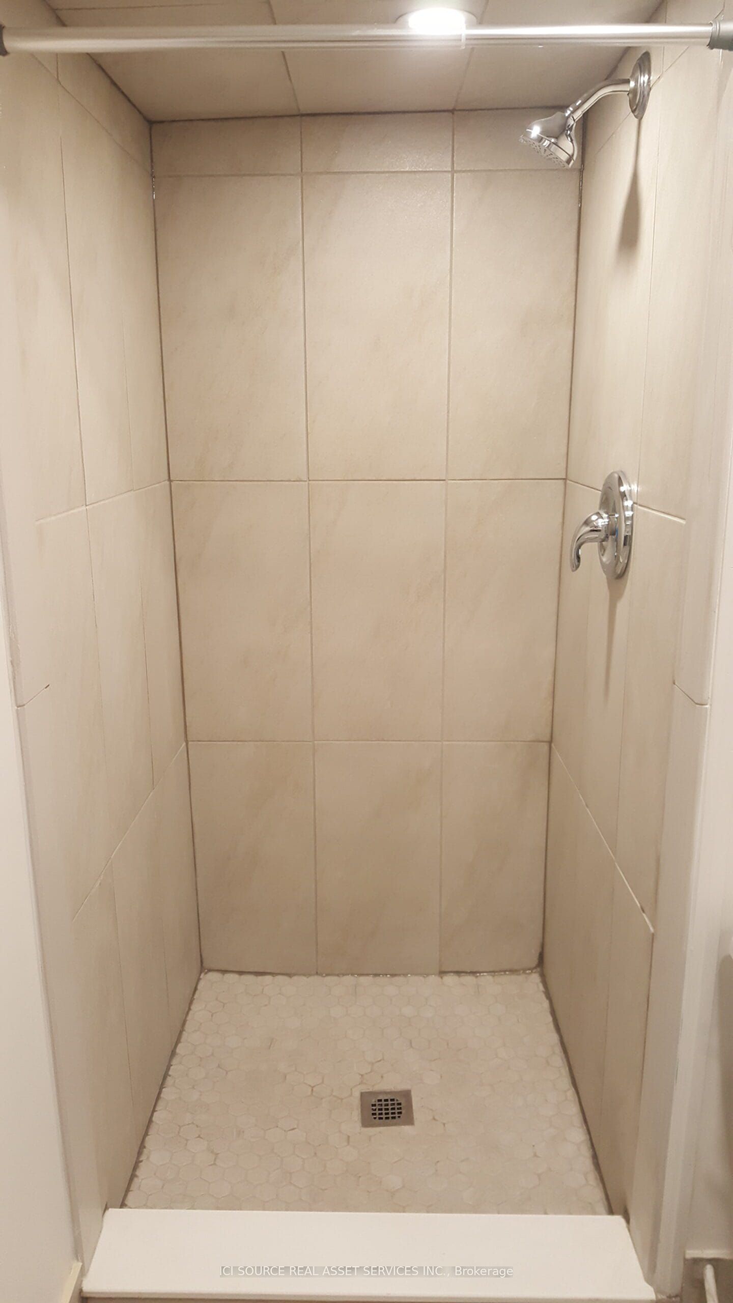 Unit 5 - 44 Bartonville Avenue W, Toronto 3