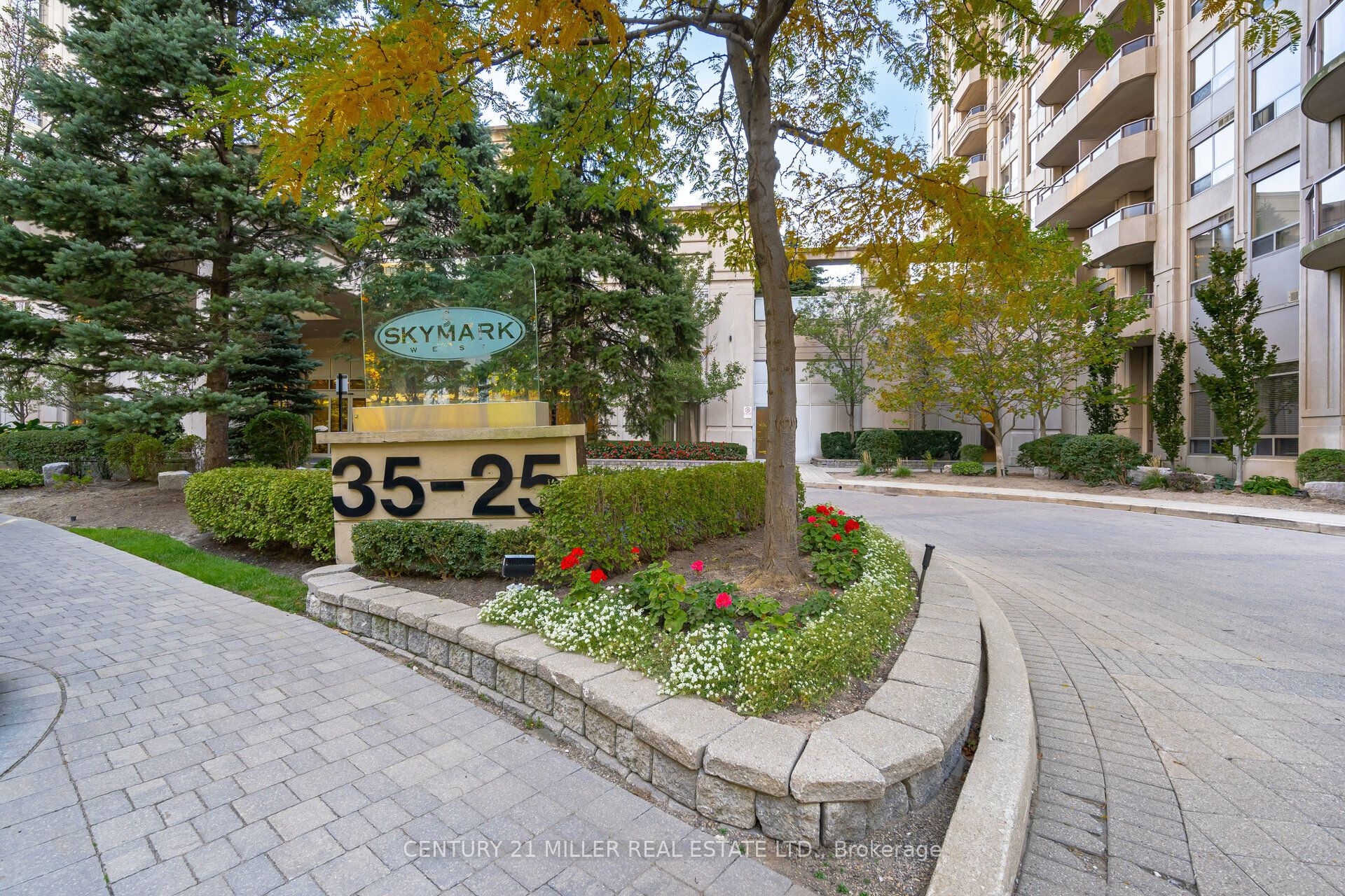 Unit 3013 - 25 Kingsbridge Garden Circle, Mississauga 2