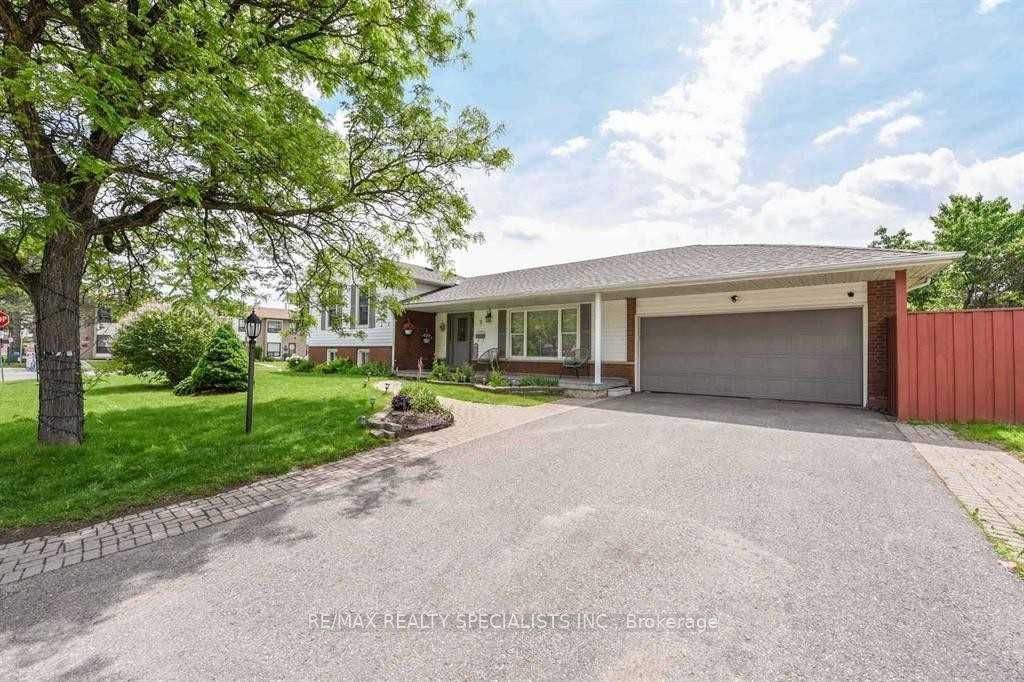 2 Marchbank Crescent, Brampton 4