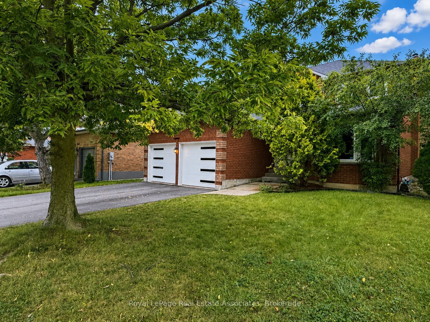 2551 Wynten Way, Oakville 3