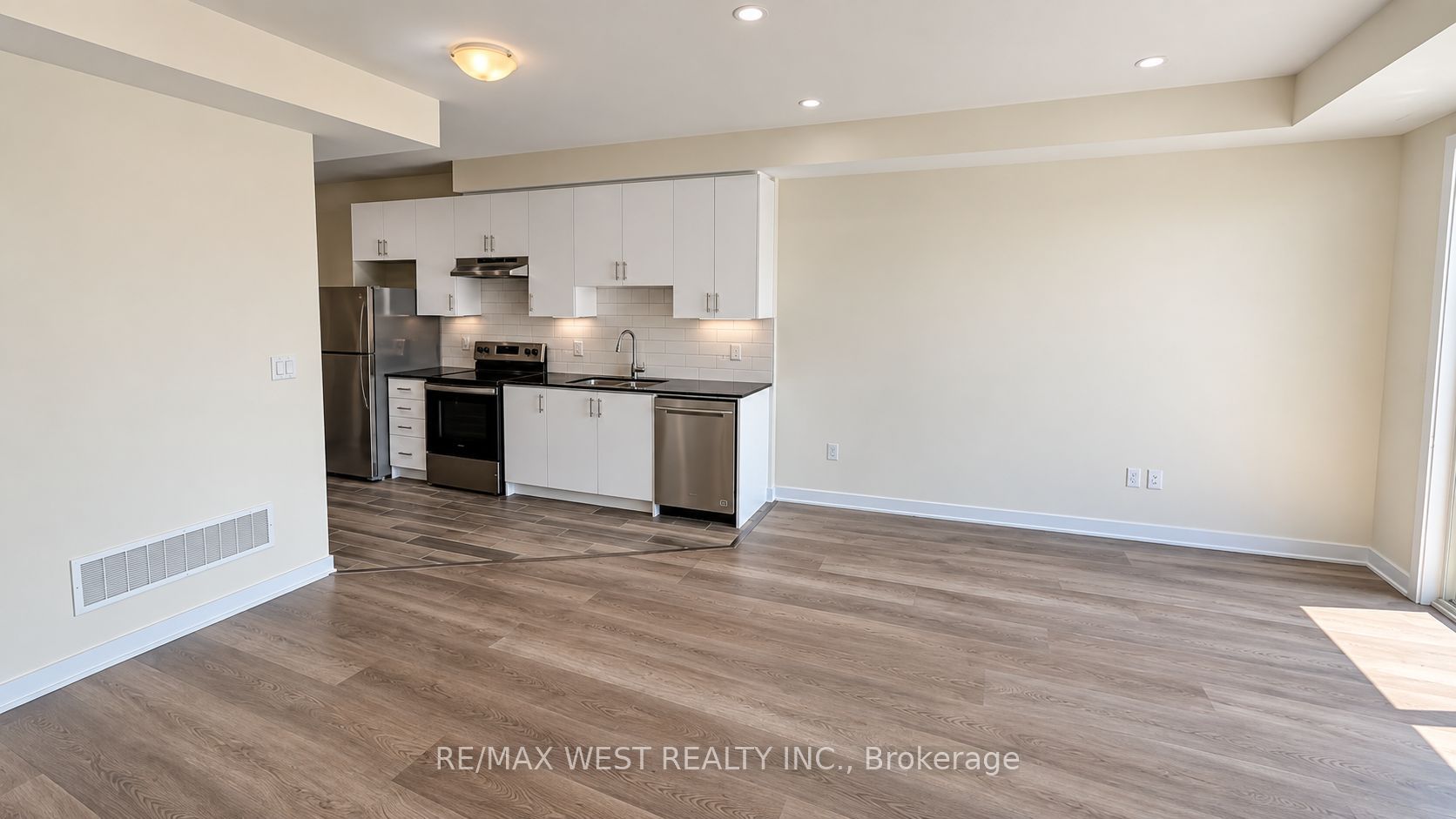 Unit Main Floor - 93 Hatherley Road, Toronto 4