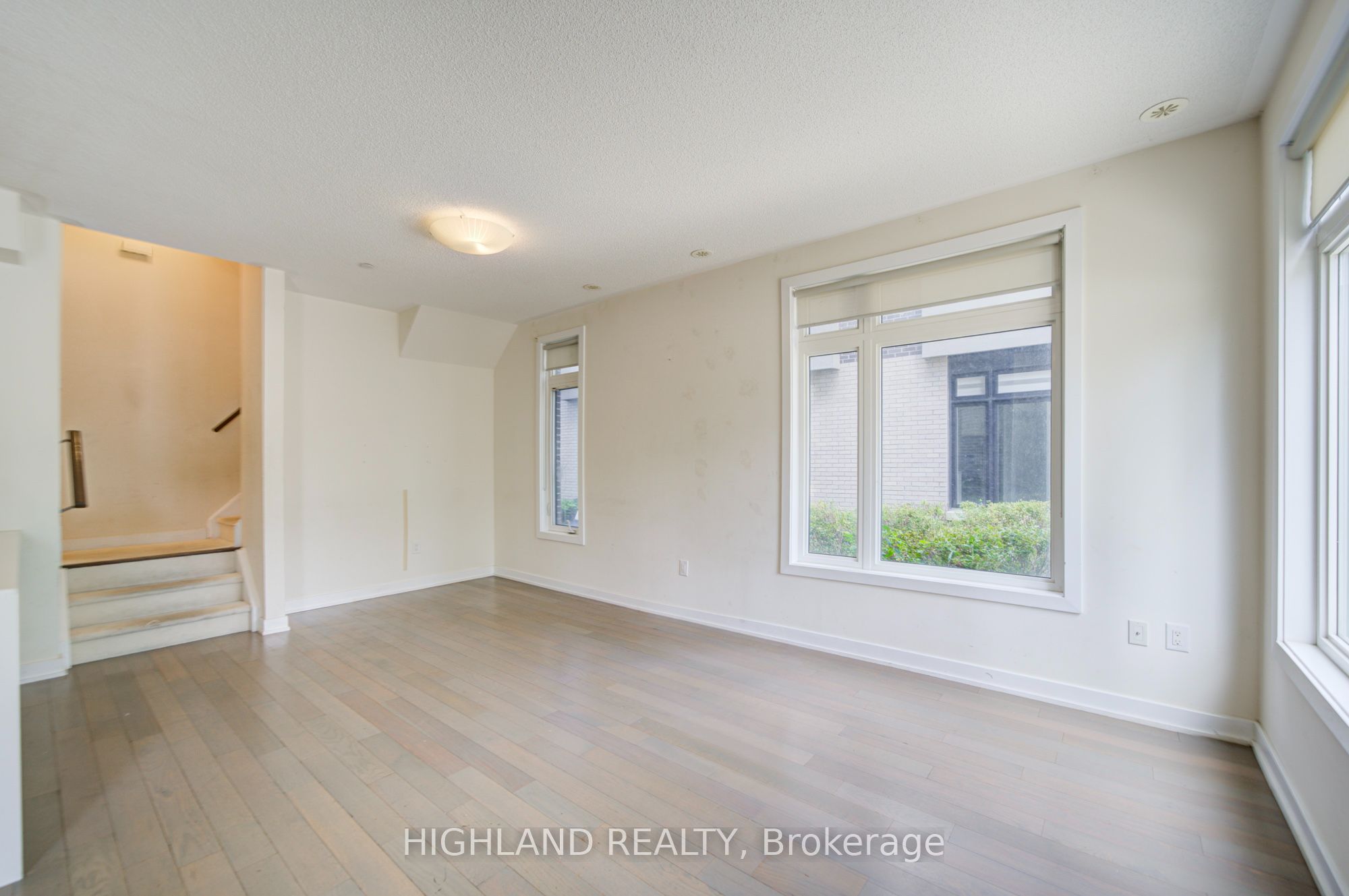 Unit 6 - 4010 Parkside Village Drive, Mississauga 5