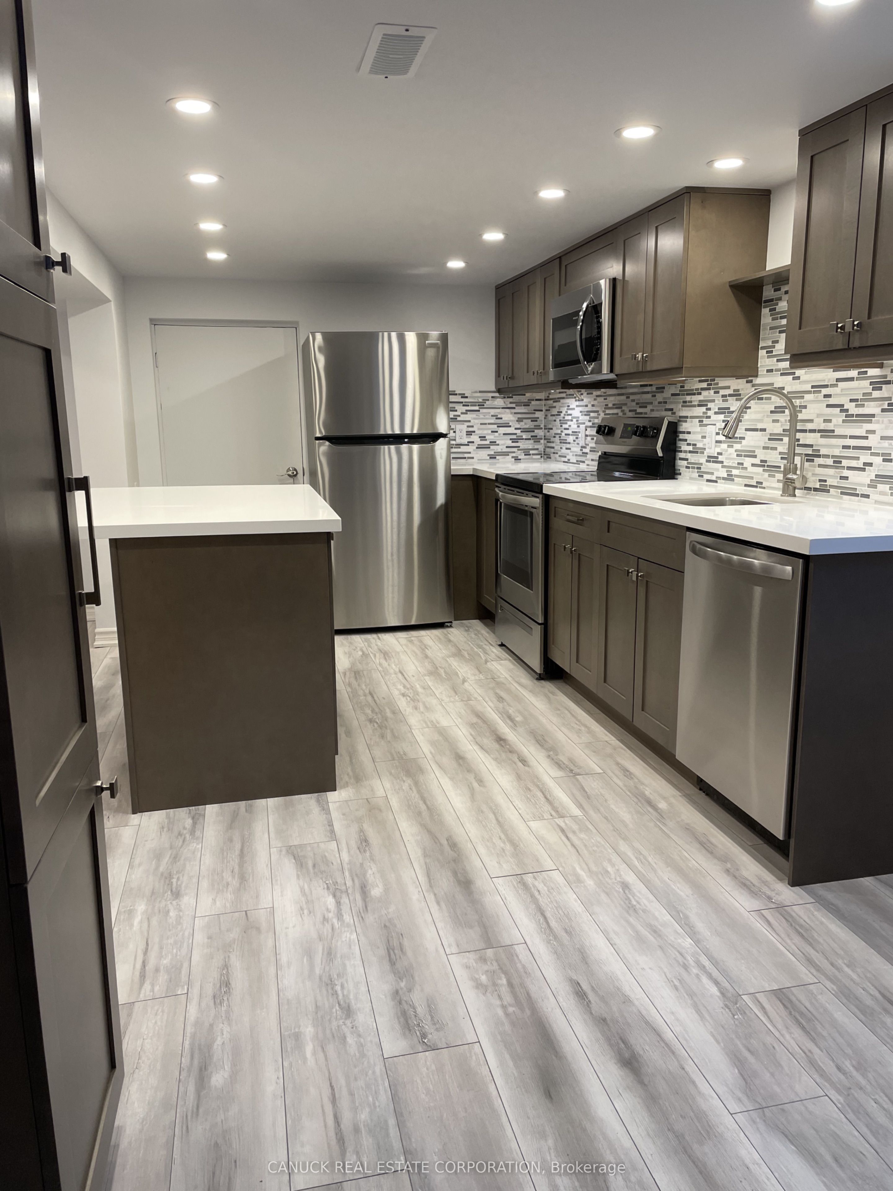Unit Lower Unit - 11 Navenby Crescent, North York 2