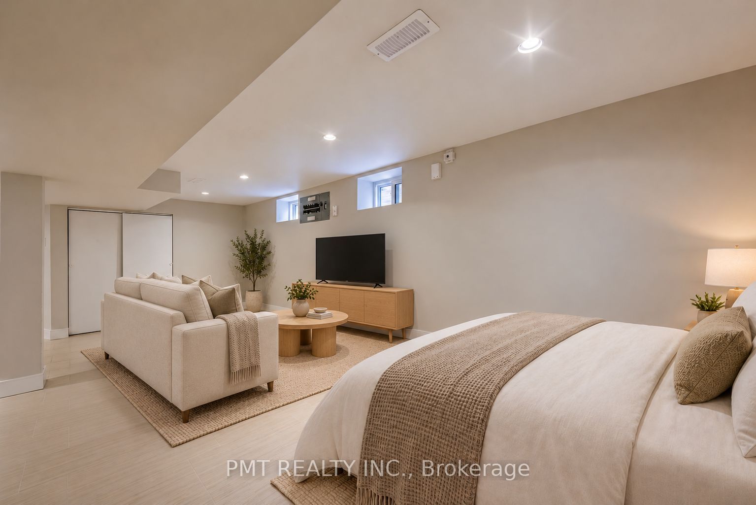 Unit Bsmt - 39 Windermere Avenue, Toronto 3