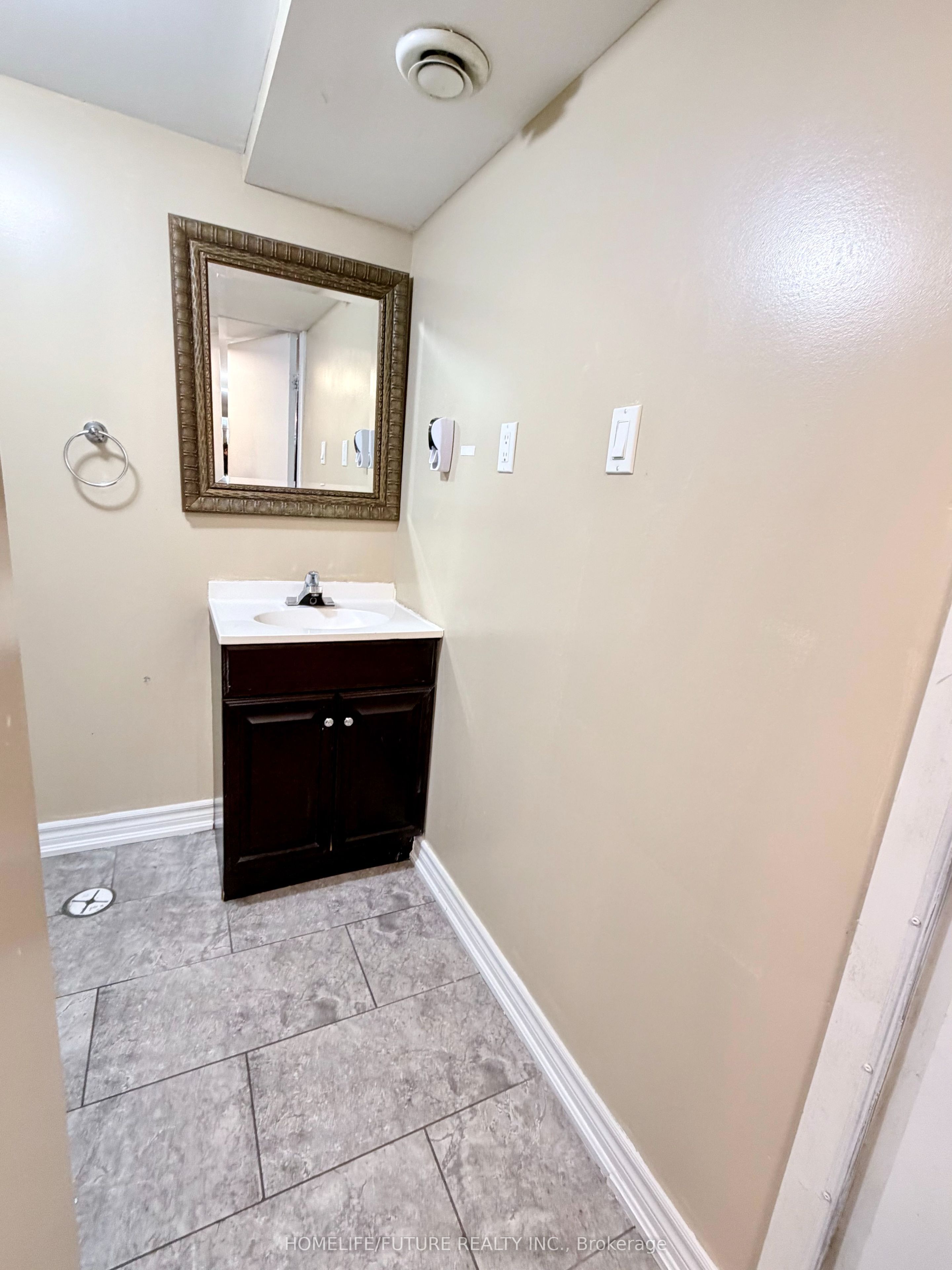 Unit Bsmt - 22 Gamson Crescent, Brampton 5