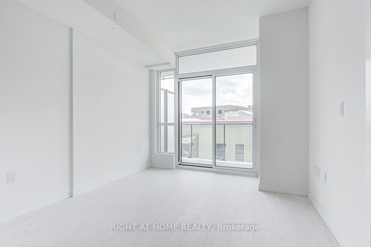 Unit 403 - 10 De Boers Drive, North York 4