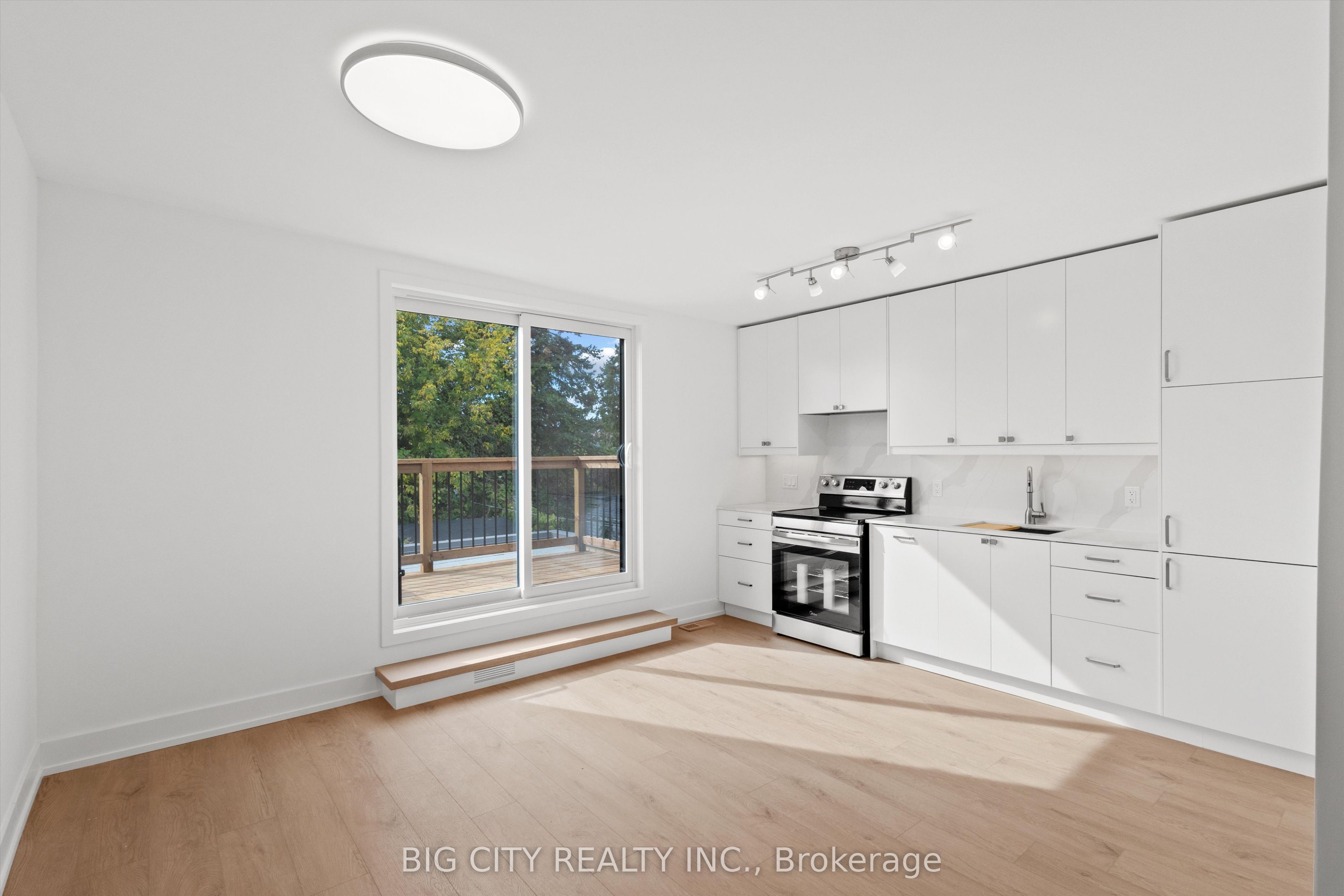 Unit Upper - 20 Gray Avenue, Toronto 4