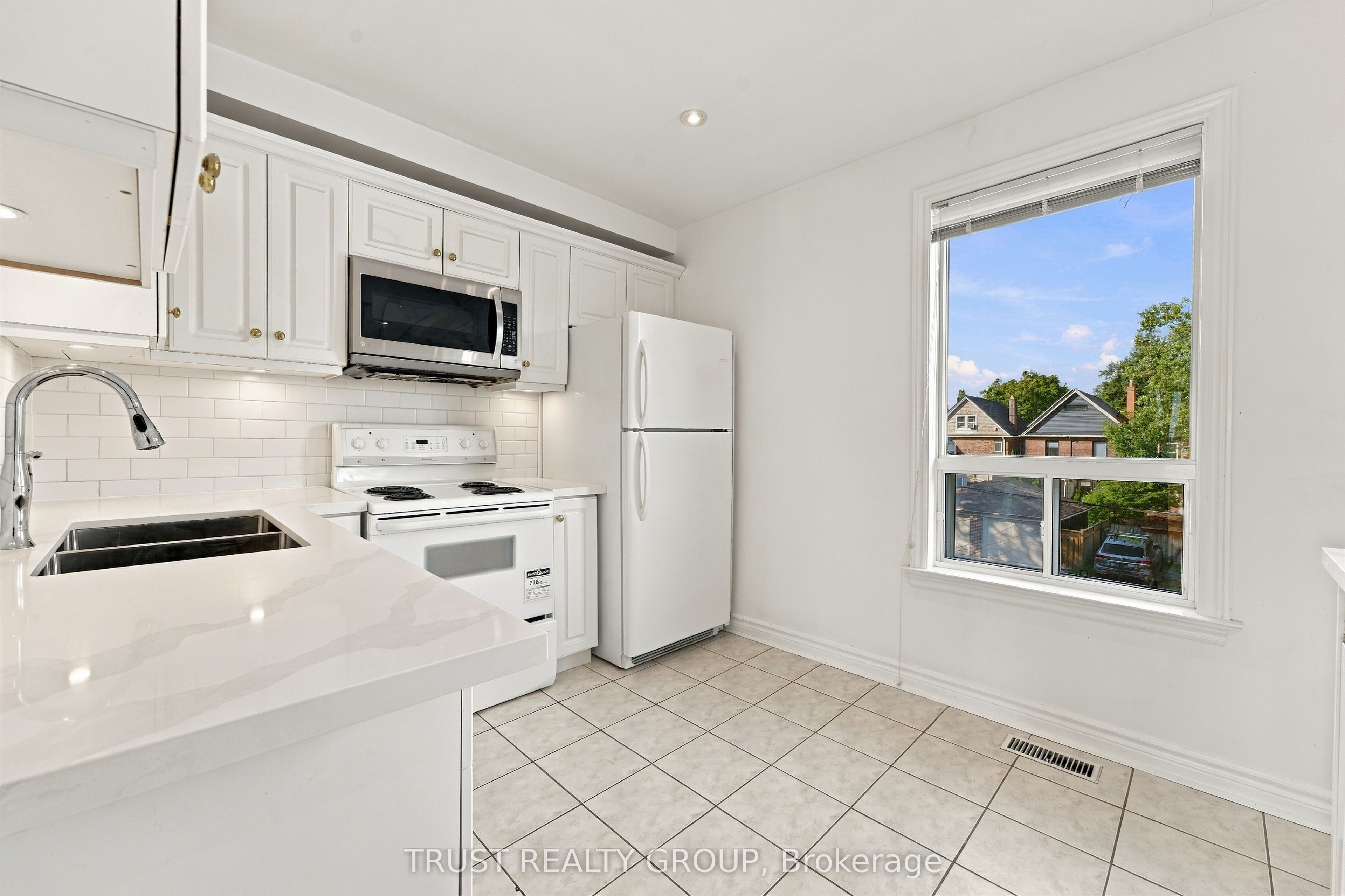 Unit 2nd & 3rd Floor - 2279 Dundas Street W, Toronto 5
