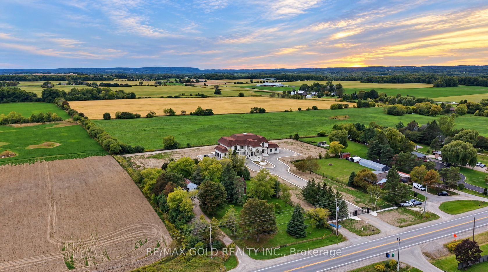 15208 Airport Road, Caledon 3