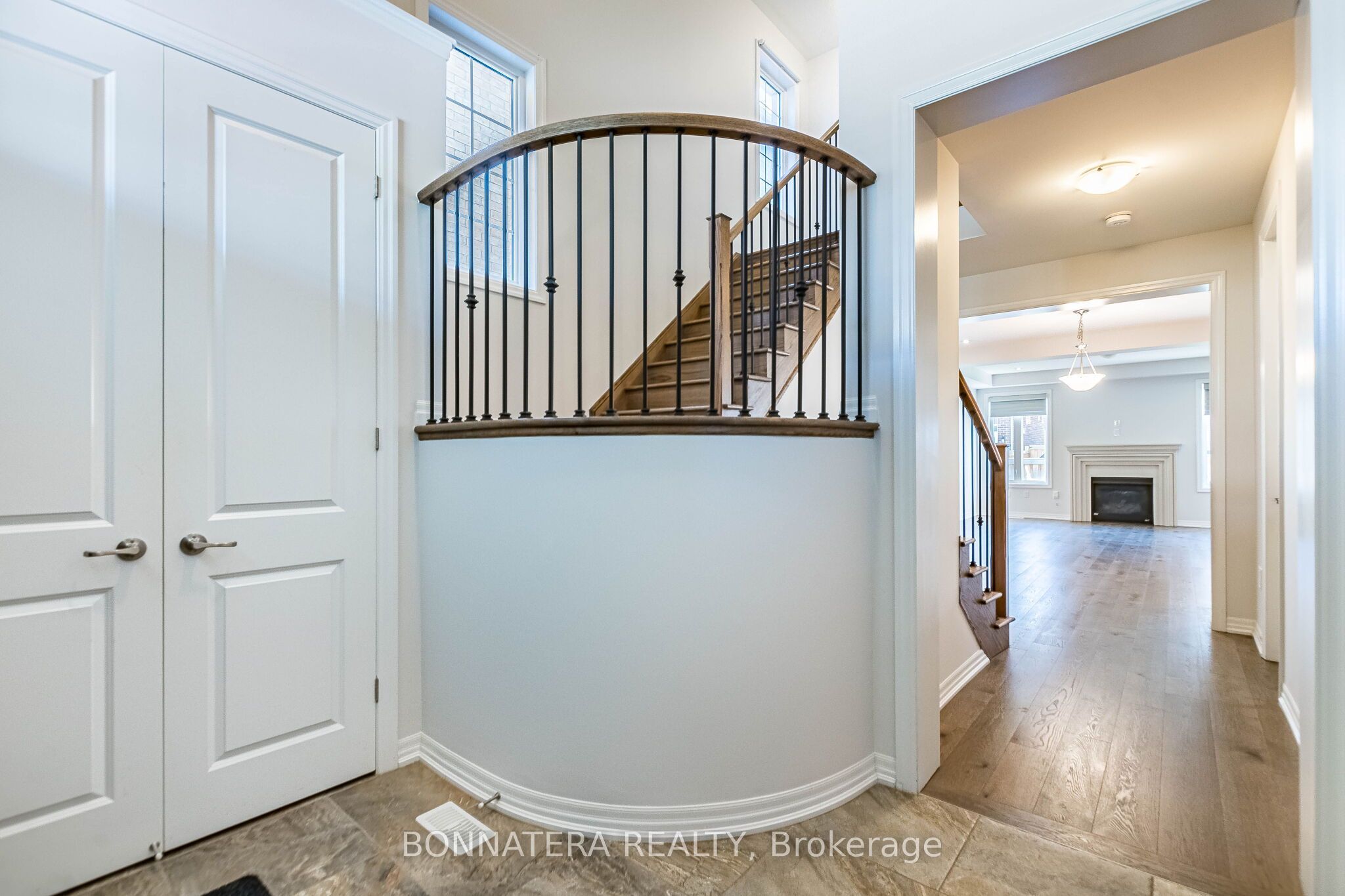 3136 Ernest Appelbe Boulevard, Oakville 4