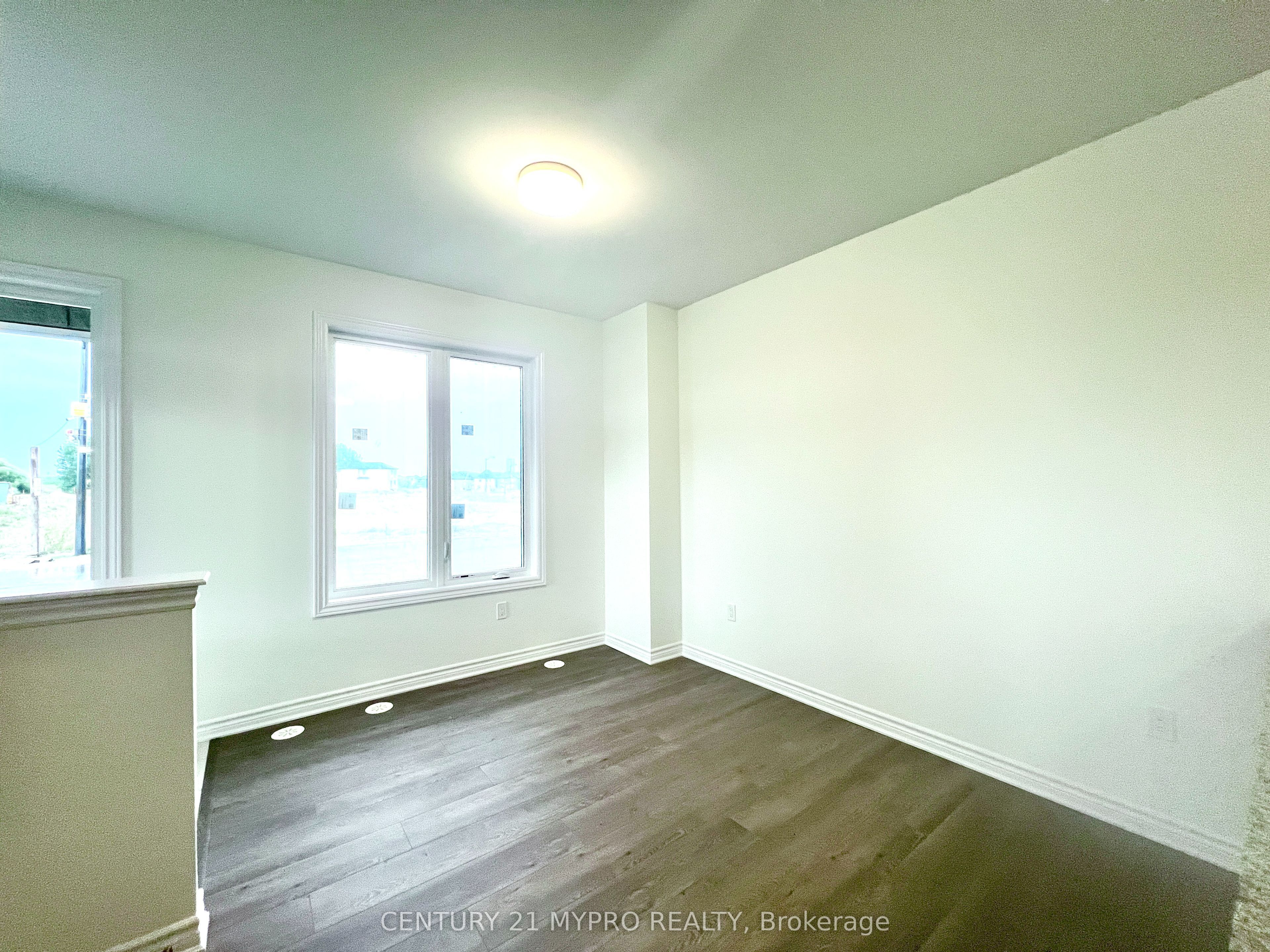 Unit Upper - 2 Thornbird Crescent, Brampton 4