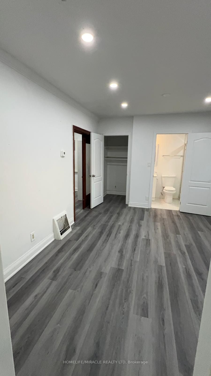 213 Queen Street W, Brampton 5
