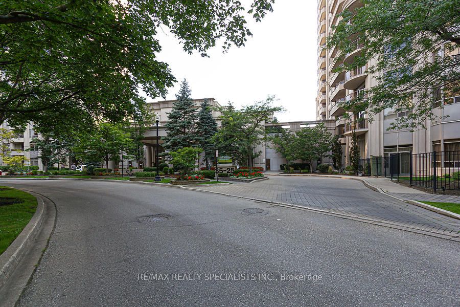 Unit 2320 - 25 Kingsbridge Garden Circle, Mississauga 5