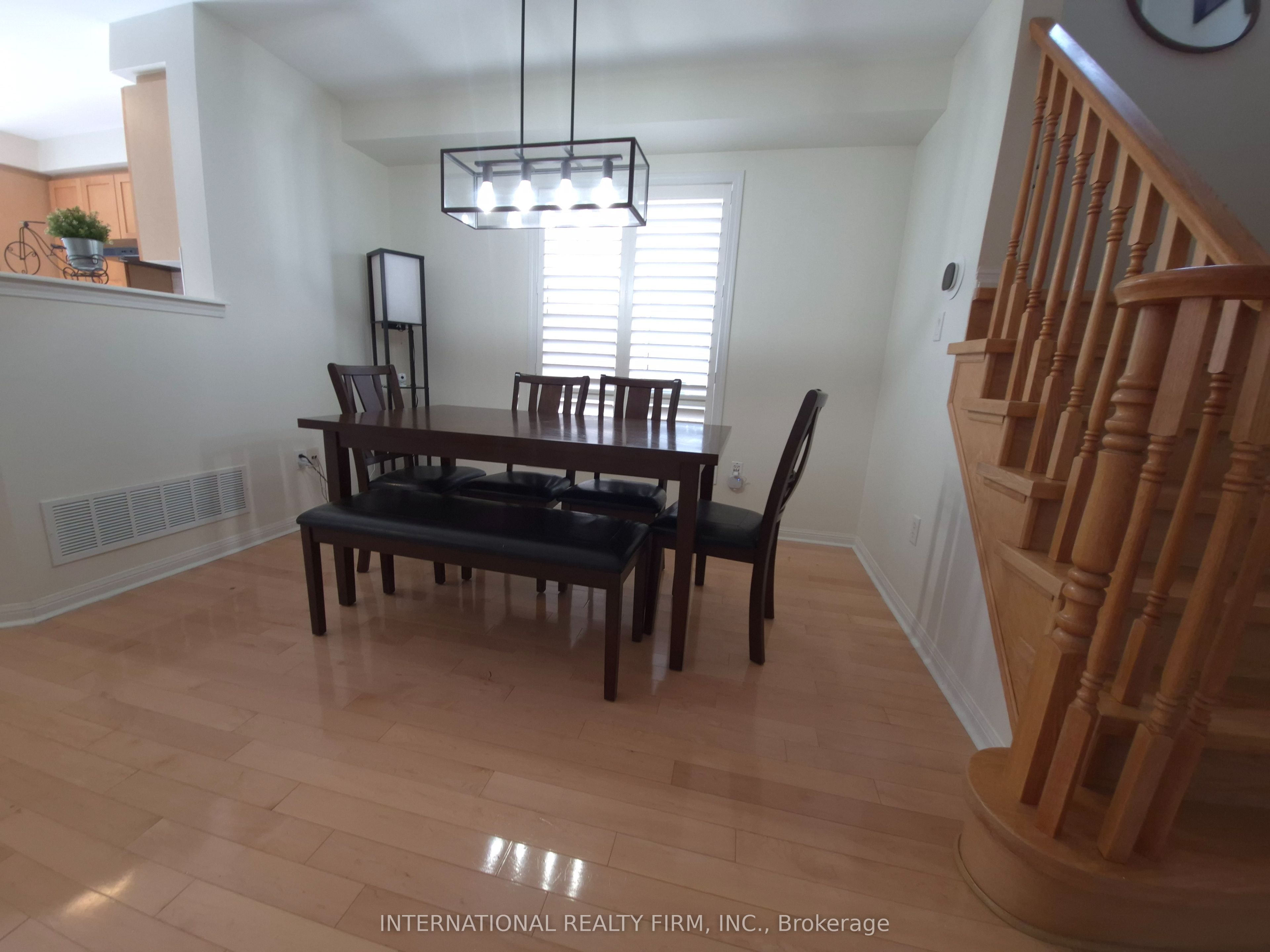2588 Valleyridge Drive, Oakville 4