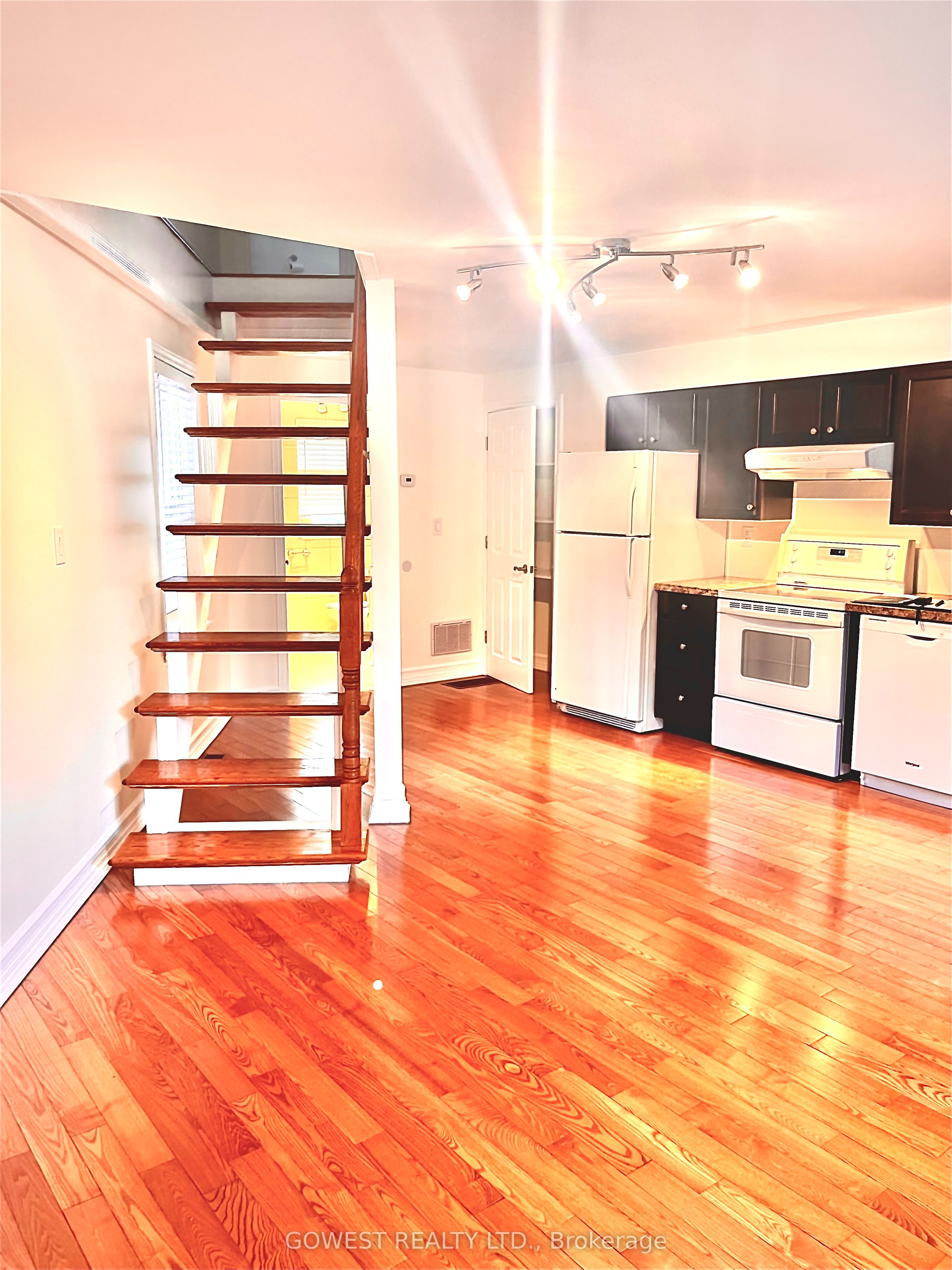 Unit 2 - 18 Varsity Road, Toronto 5
