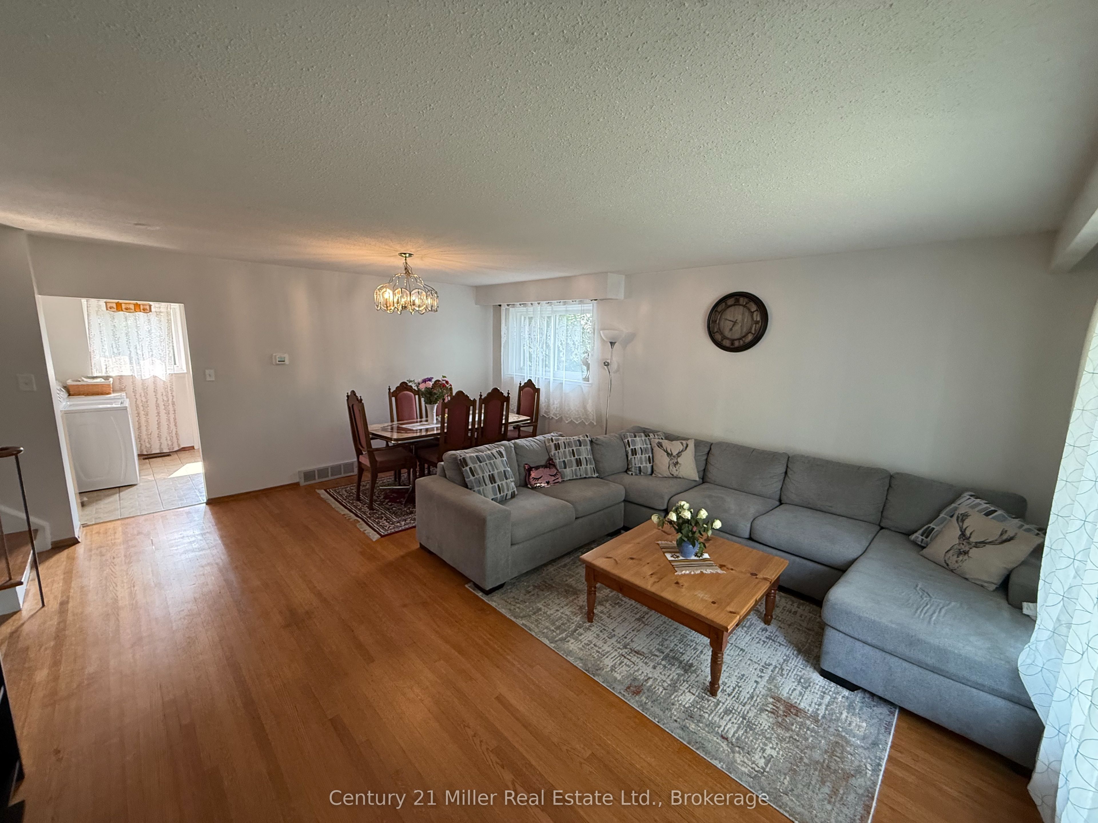 Unit Upper - 35 Melville Crescent, Brampton 3