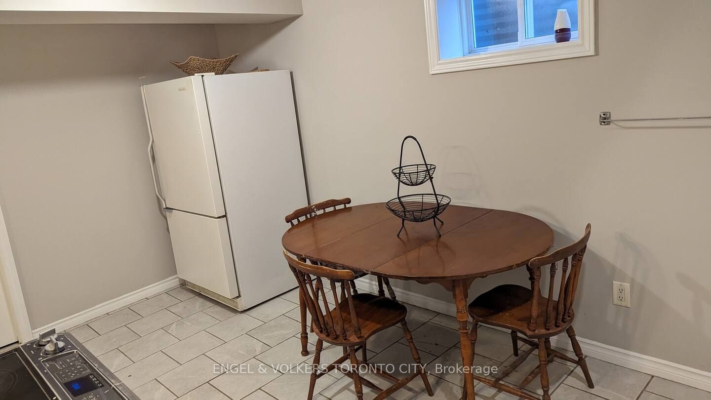 Unit B - 18 Elrose Road W, Brampton 4