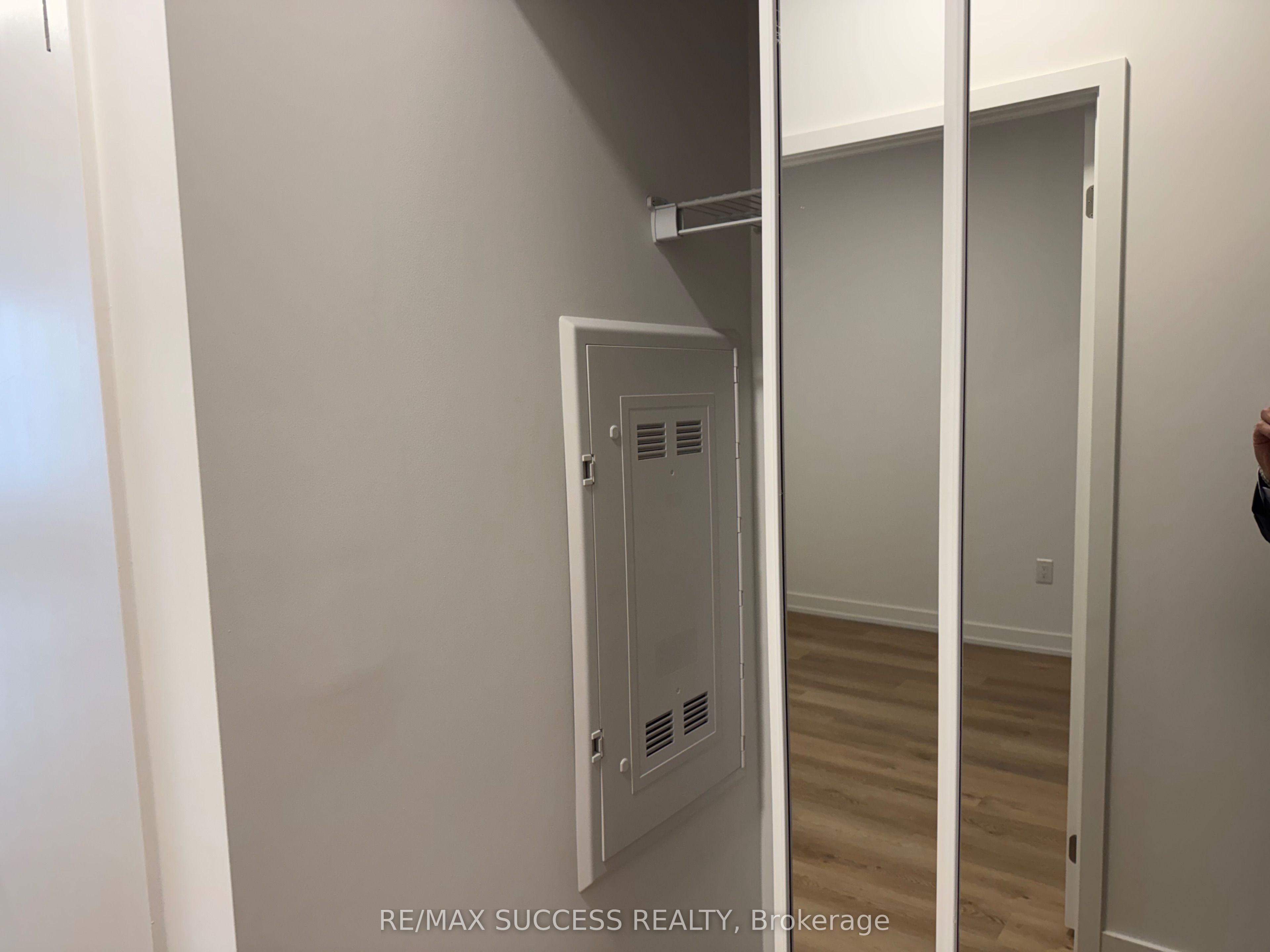 Unit 1607 - 395 Square One Drive, Mississauga 4