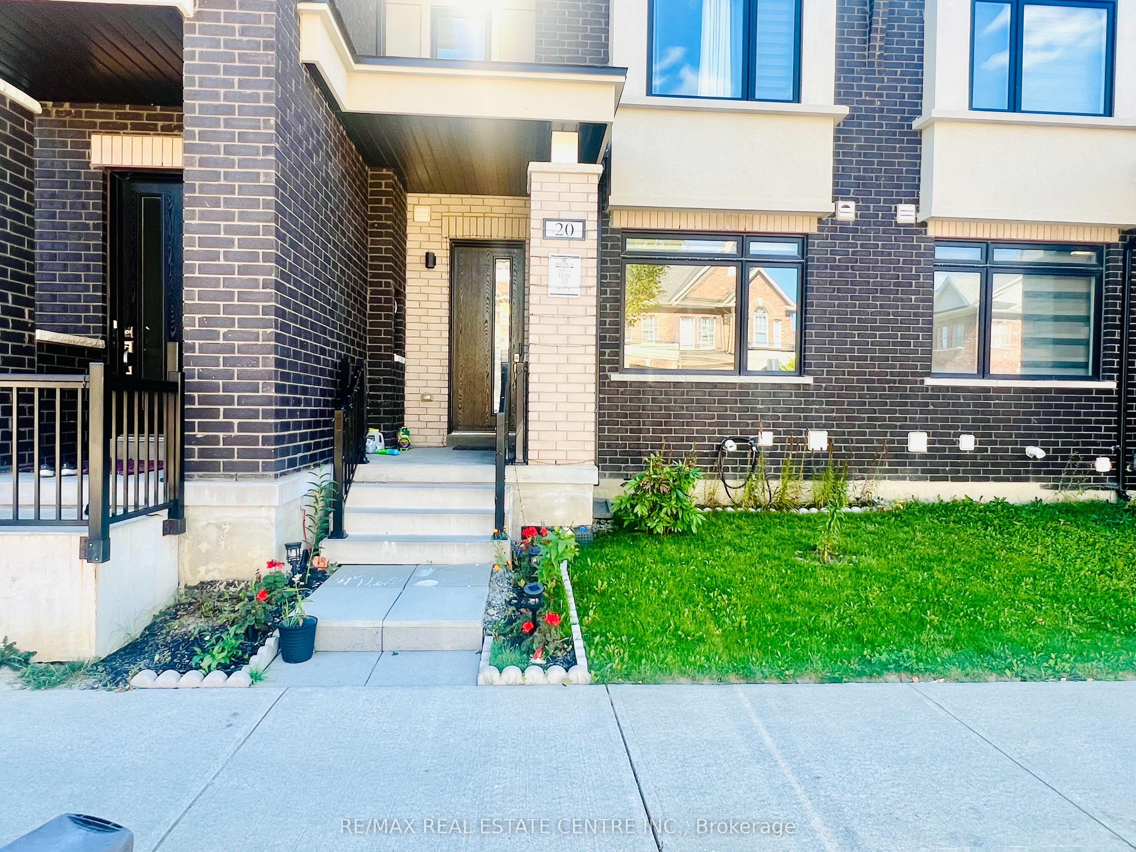 20 Military Crescent, Brampton 3