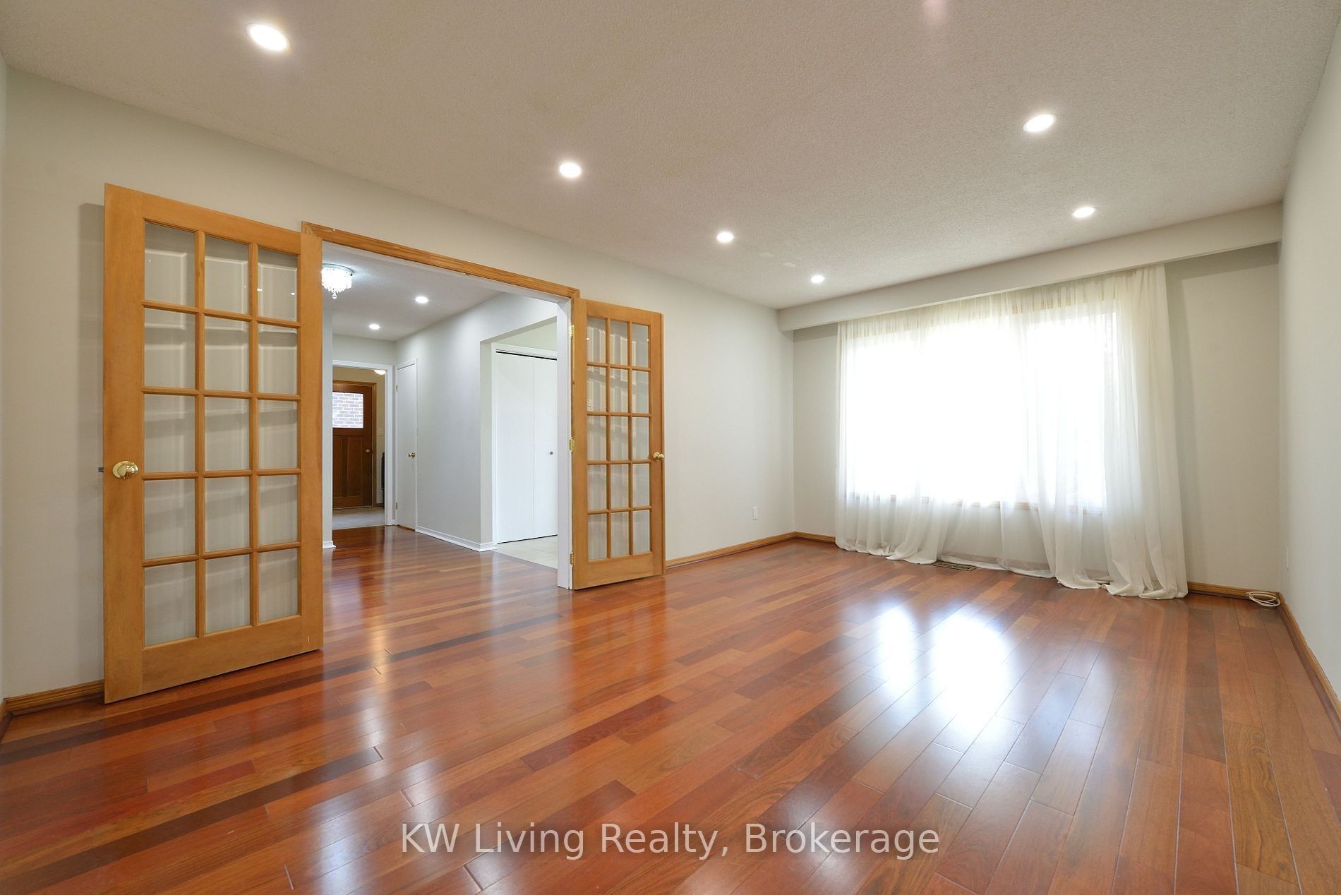 2145 Margot Street, Oakville 3