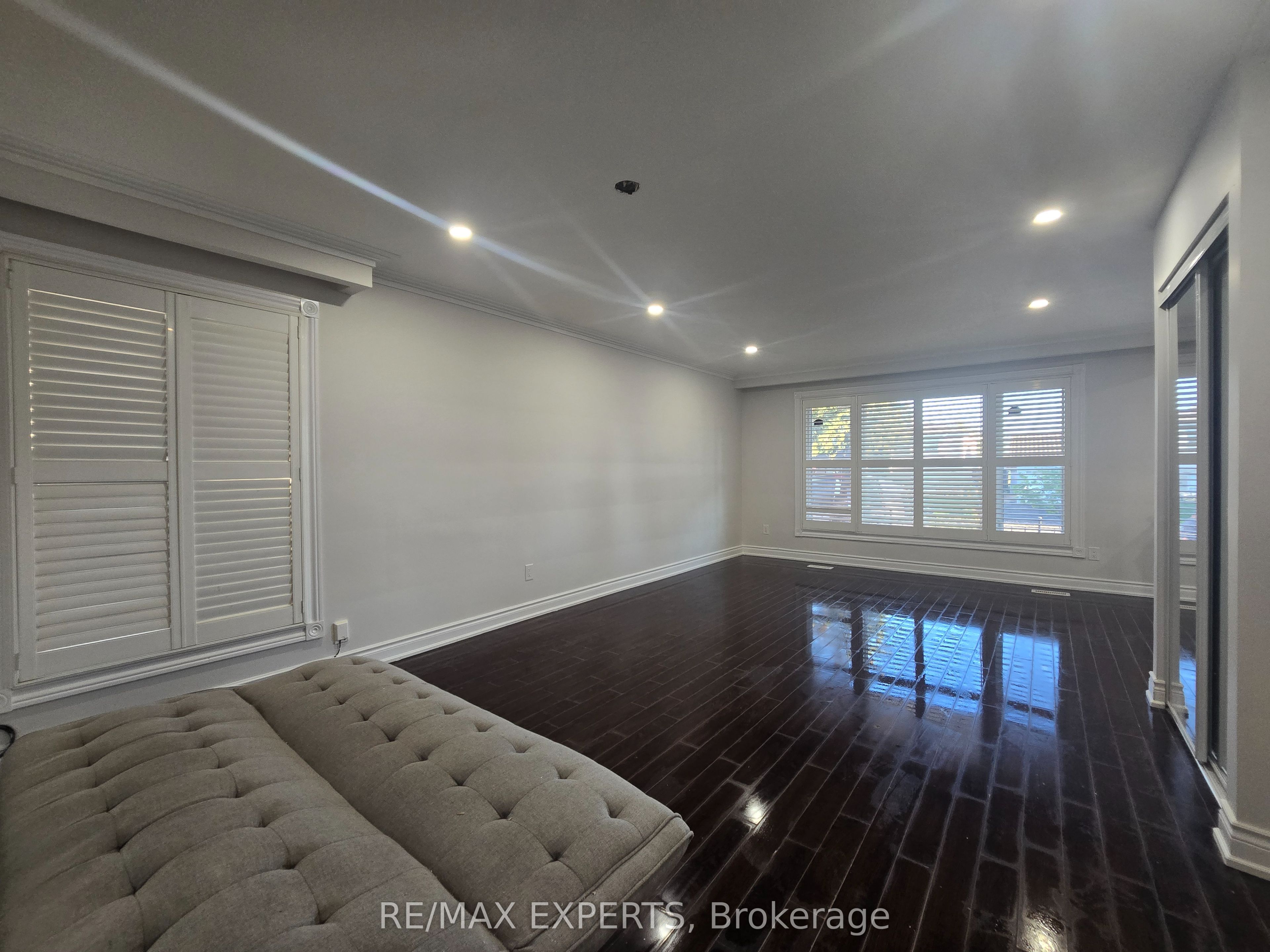 24 Roskell Crescent, North York 4